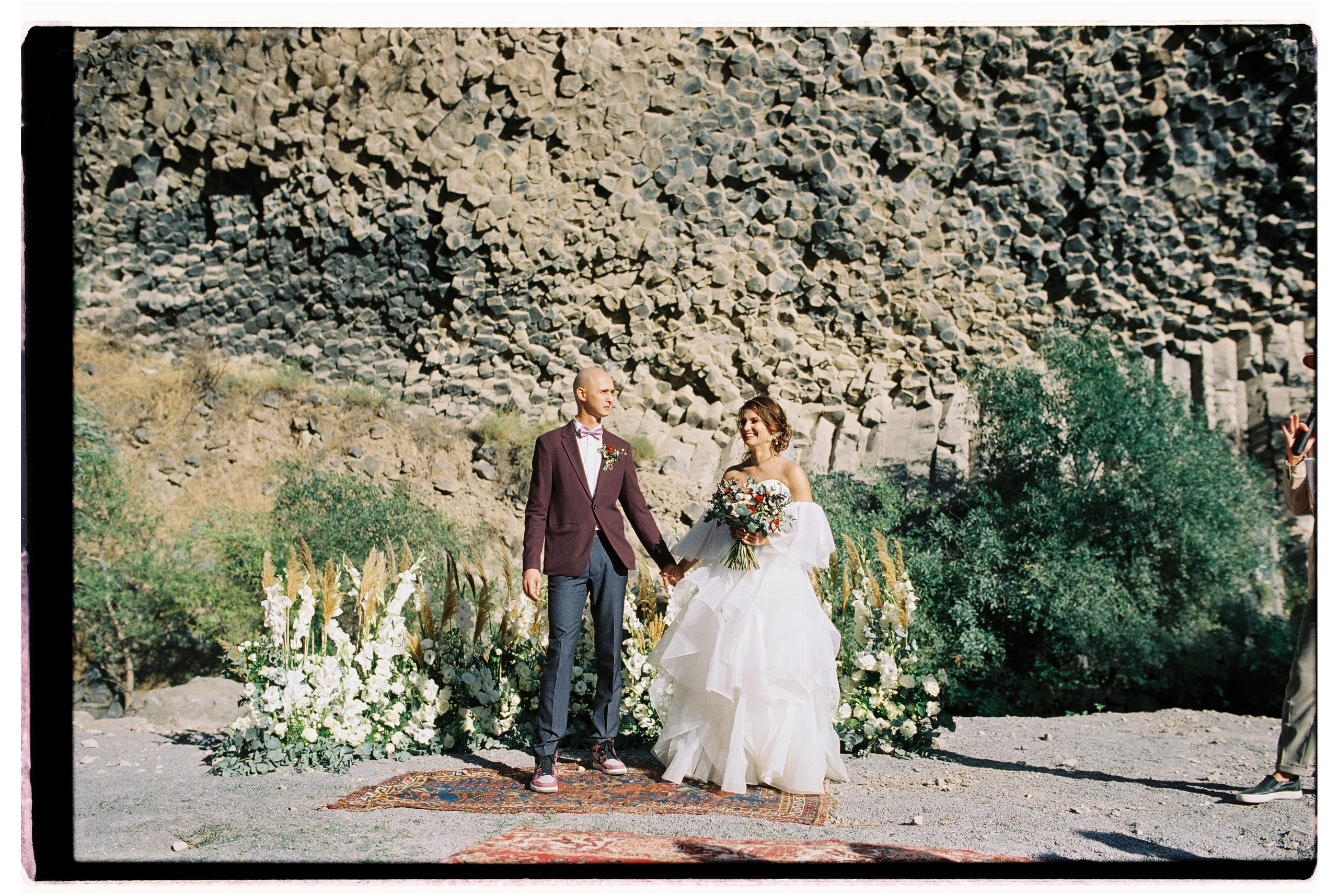 Трогательная свадебная вечеринка в горах Армении. Афина Ефимова. Свадебный фотограф Москва