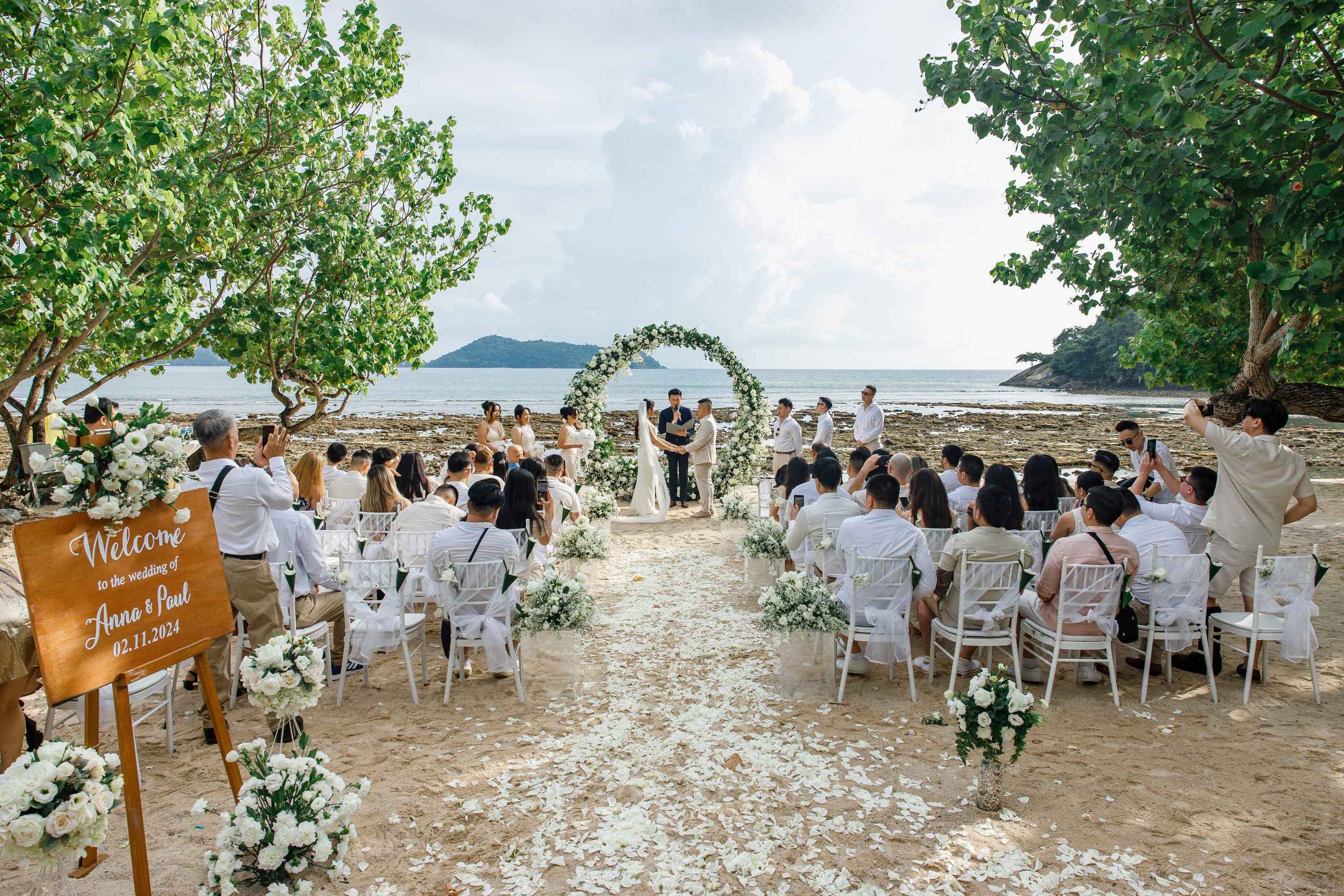 Wedding in Phuket at the Thavorn Hotel. Photographer in Phuket. Photographer Thailand