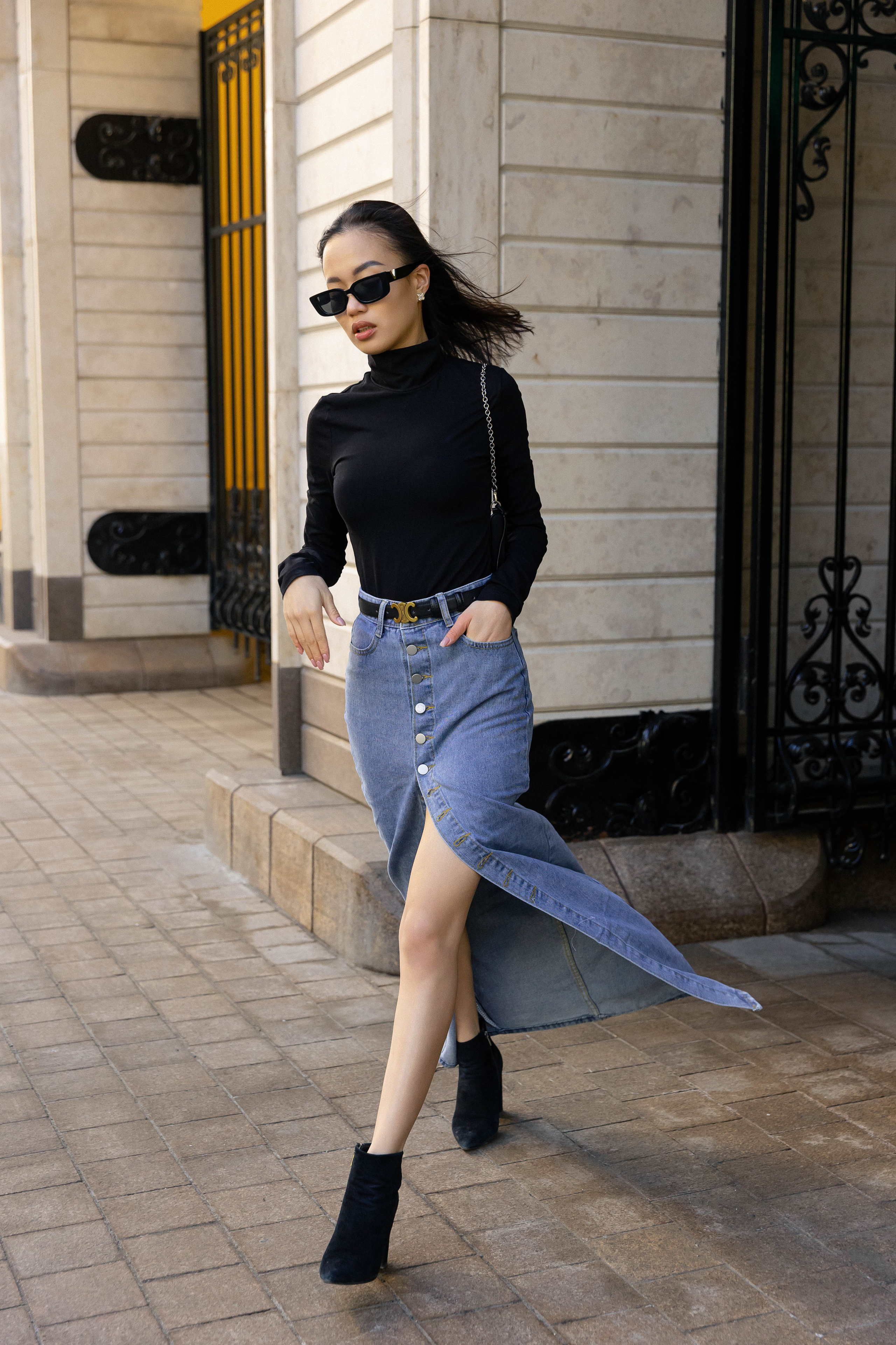 Moscow Nhi. Э Т О М Ы