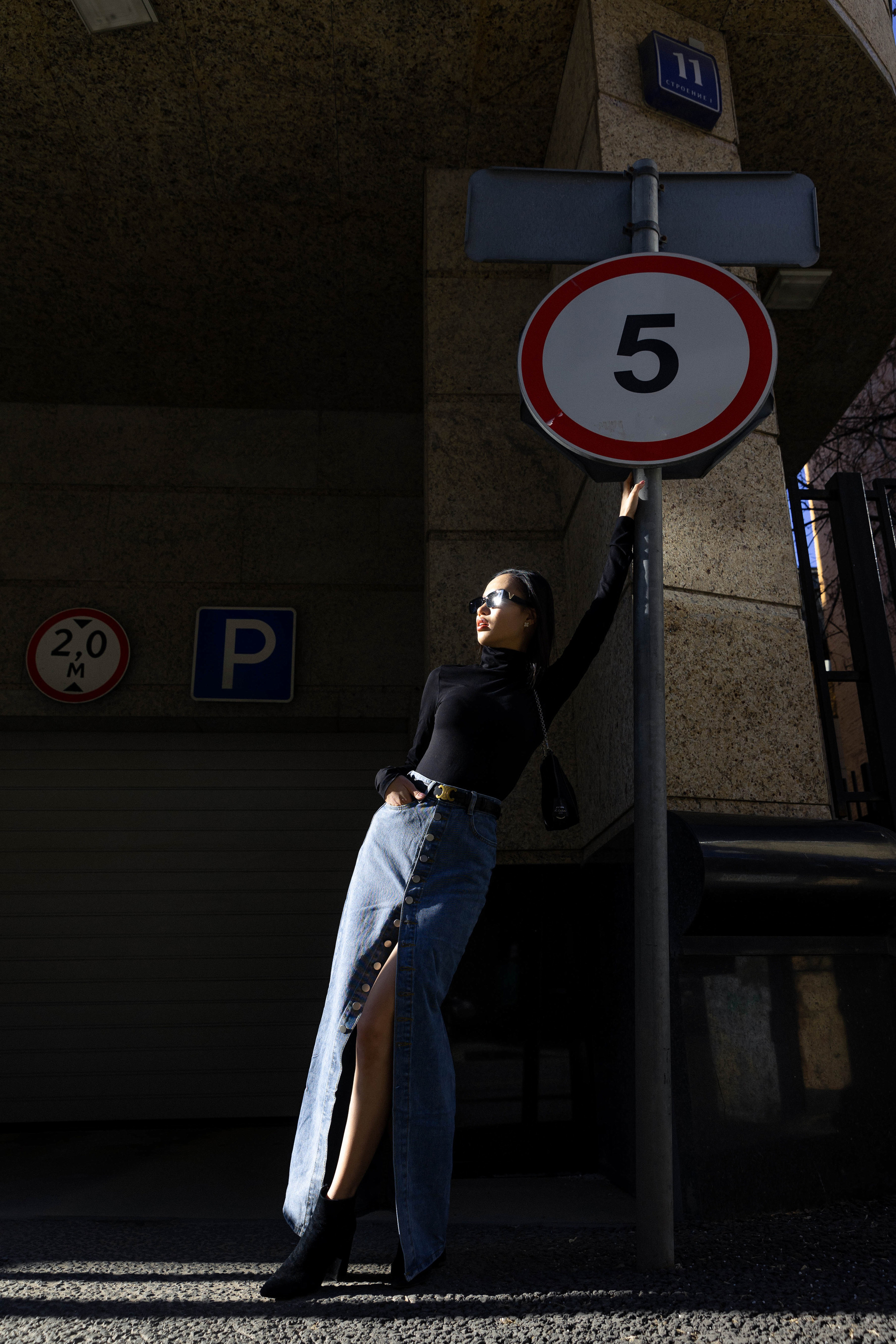 Moscow Nhi. Э Т О М Ы