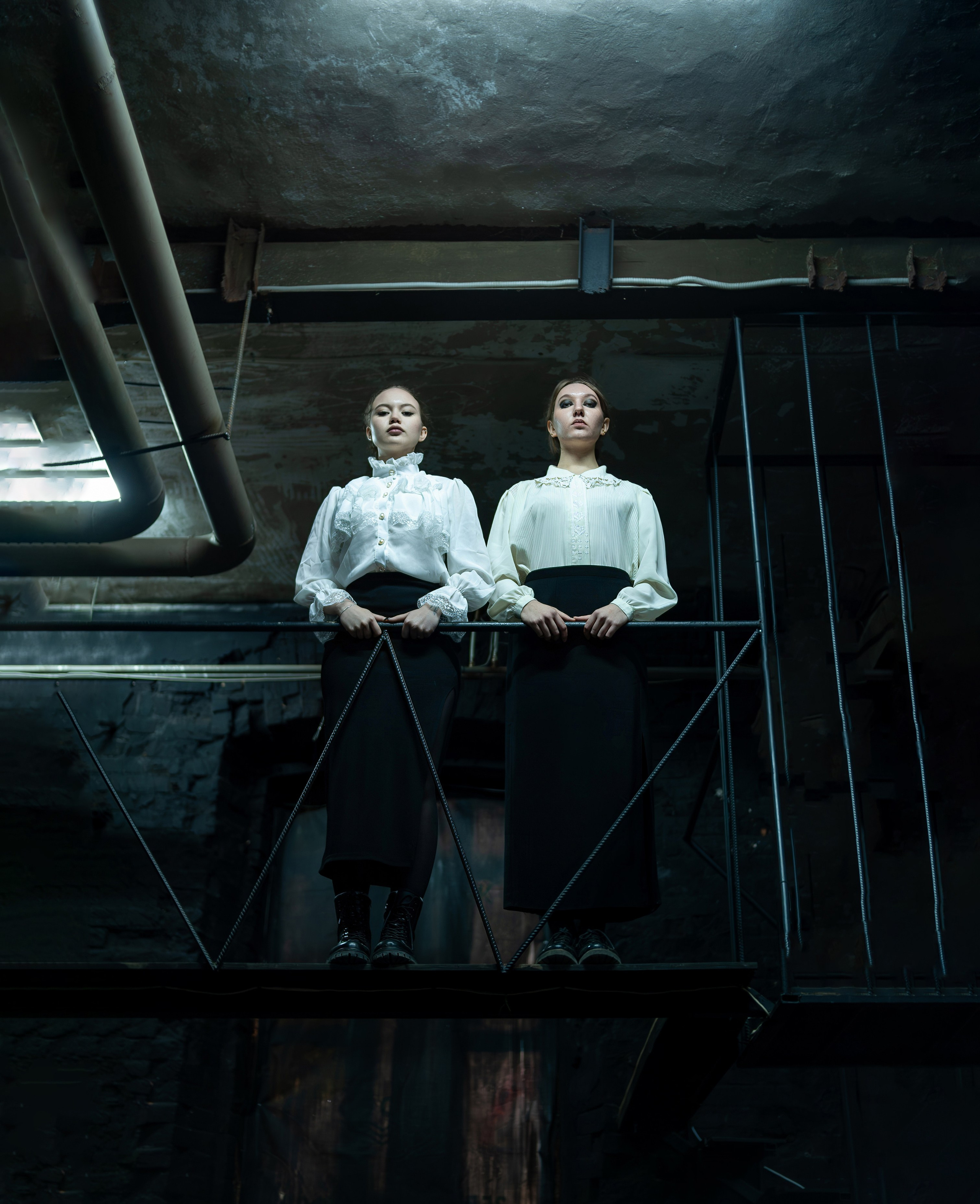 Фабрика Алафузова. Алина и Ксения. Портретный креативный творческий фотограф в Казани Михаил Бушенев