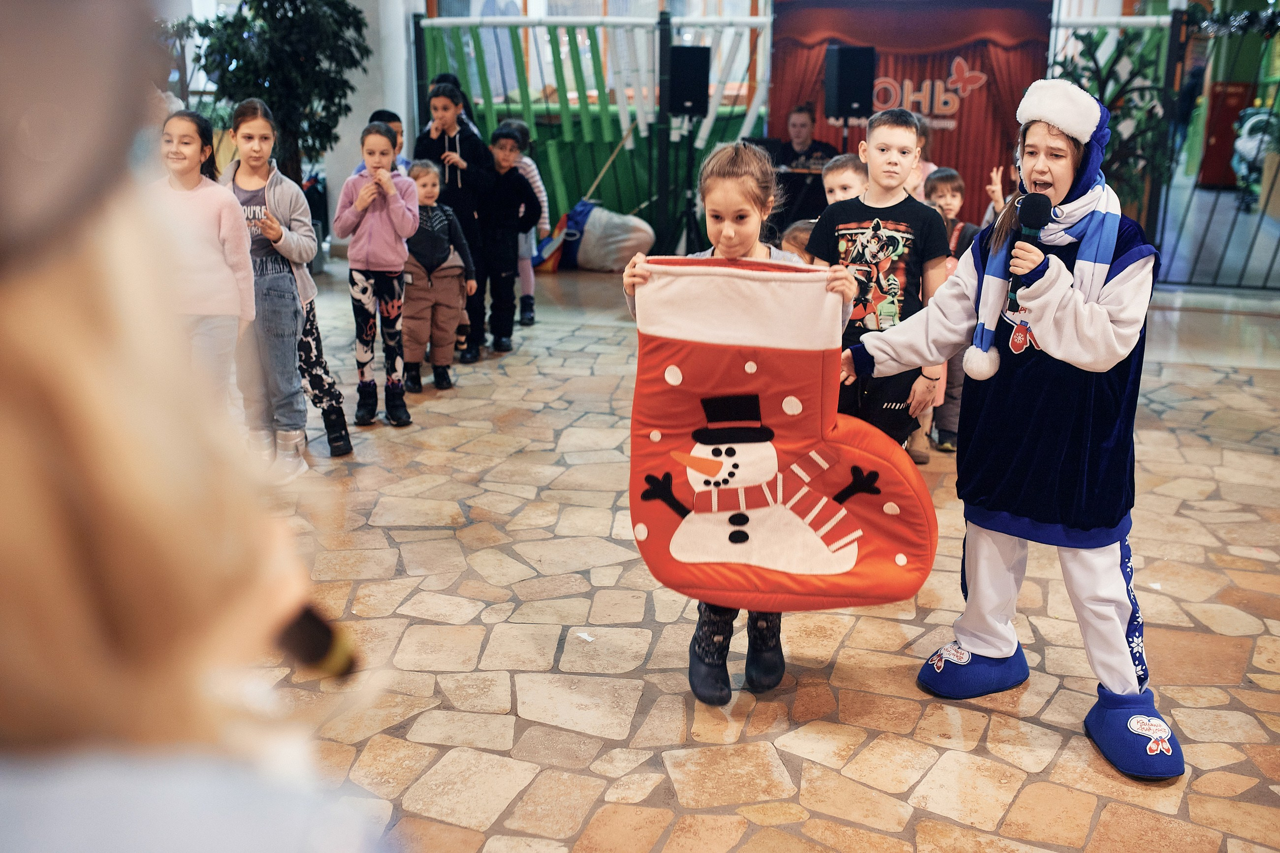 Детский новогодний праздник в ТЦ Июнь. Семейный и репортажной фотограф в Красноярске и Москве Виктор Бабинцев