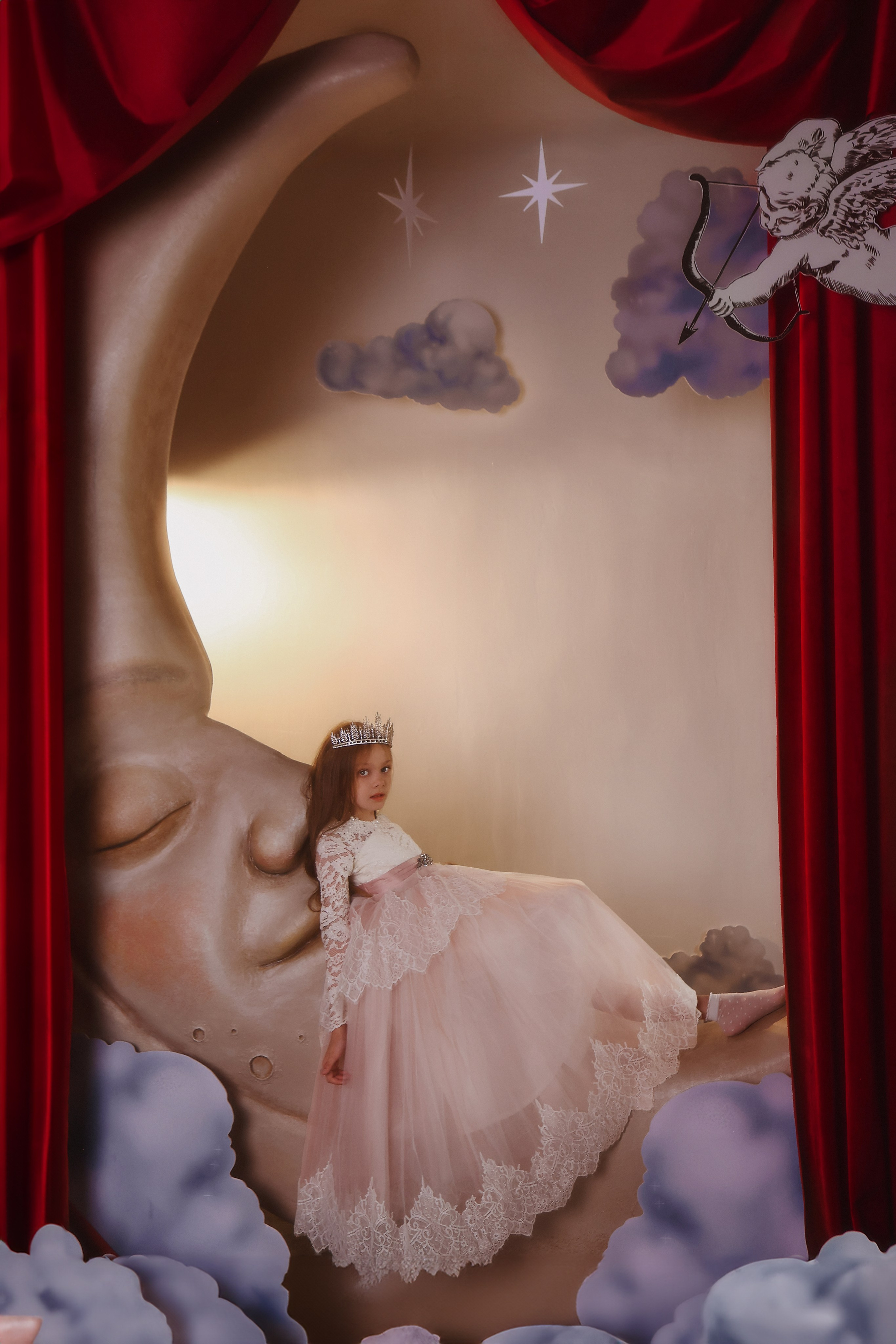 До конца августа снимаю мистическую сказку в локации МОХ. Фотограф Vivien Rocher г. Москва