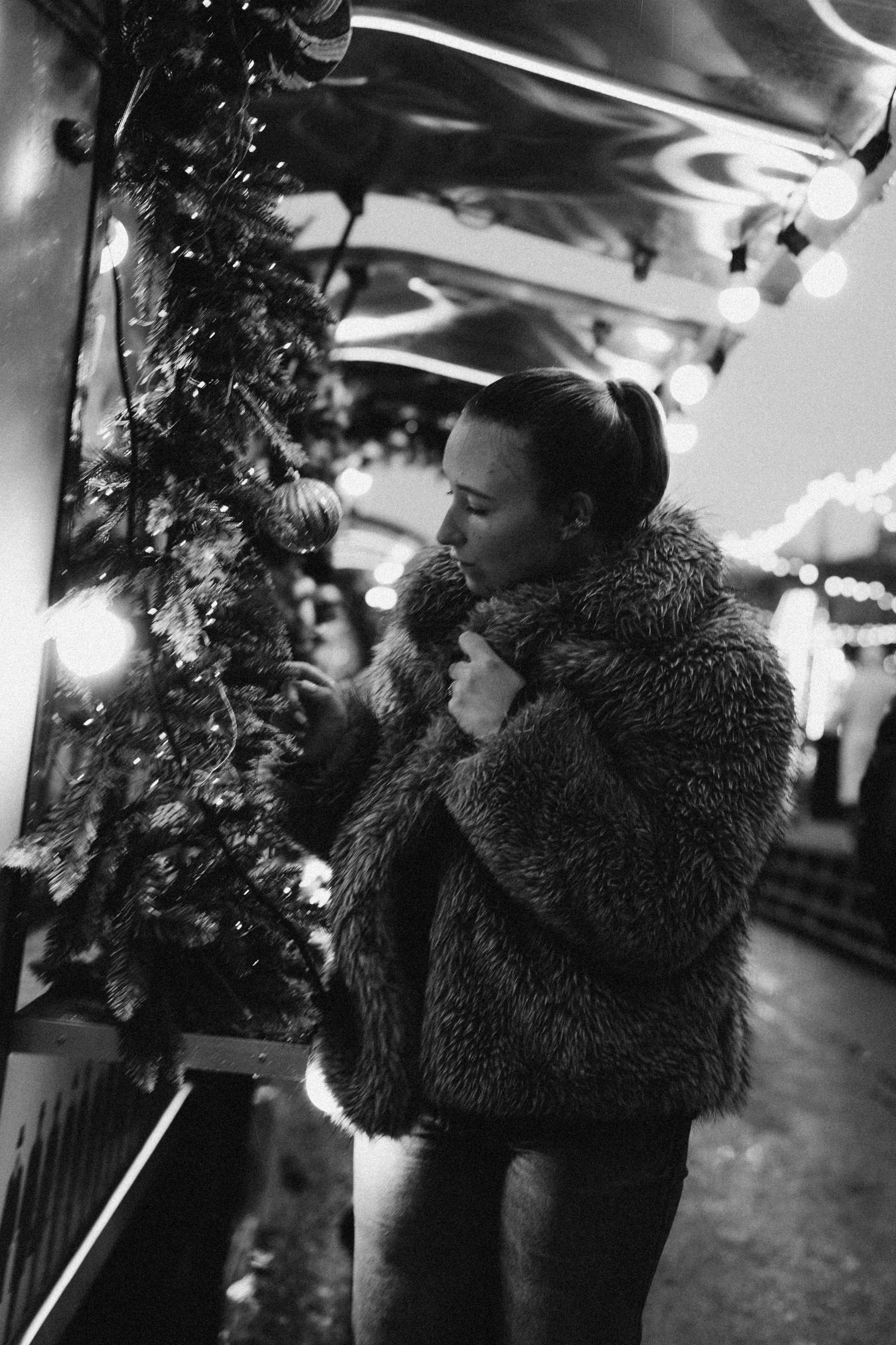 ПРОГУЛКА НА МАНЕЖНОЙ ПЛОЩАДИ ДЛЯ ДЕВУШКИ ПЕРЕД НОВЫМ ГОДОМ (НОВОГОДНЯЯ ФОТОСЕССИИЯ НА МАНЕЖНОЙ ПЛОЩАДИ). Профессиональный фотограф, Санкт-Петербург — Виктория Богомолова