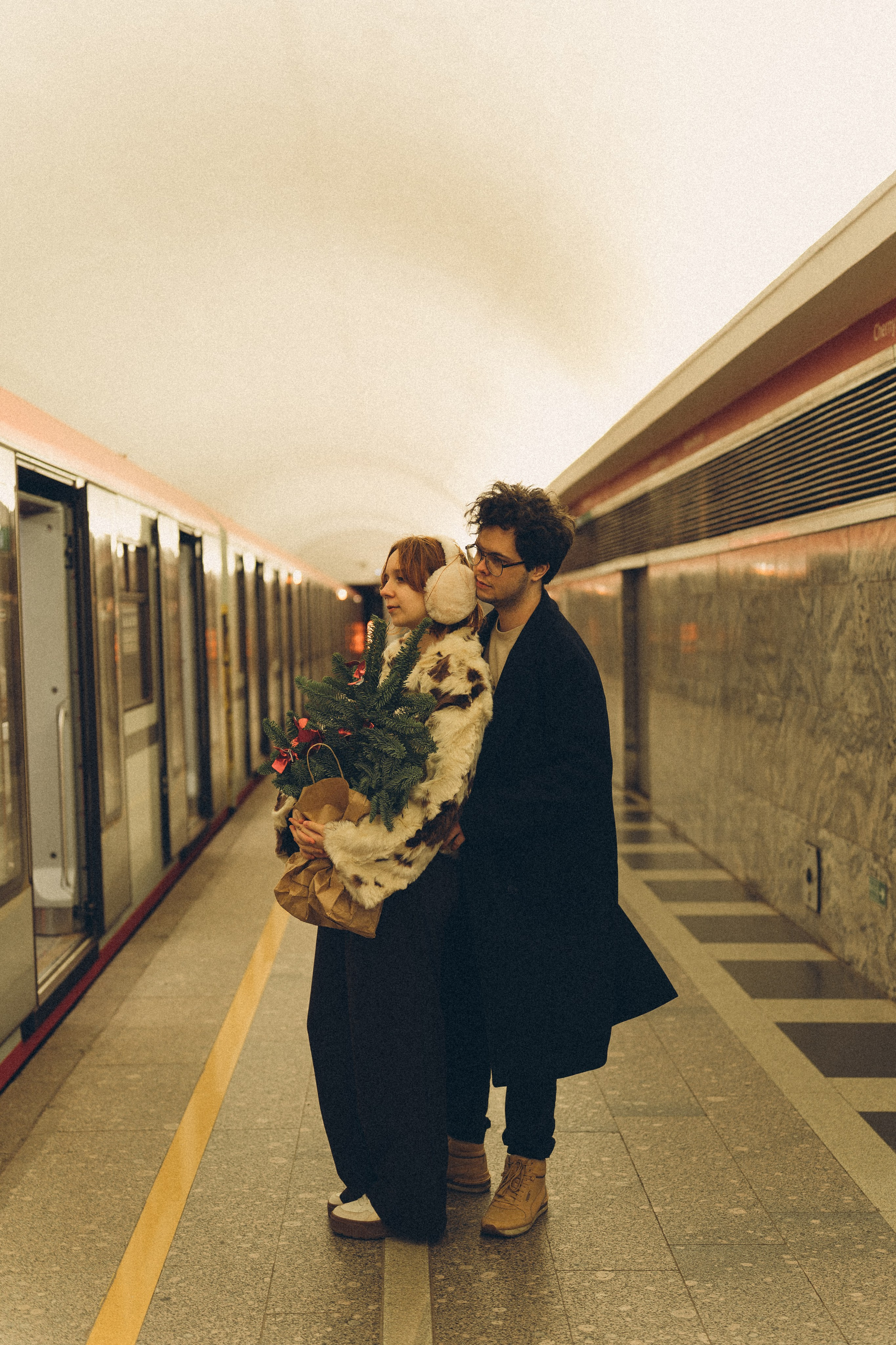 НОВОГОДНЯЯ ФОТОСЕСИИЯ ПАРЫ В МЕТРО ЛЮБОВЬ. Профессиональный фотограф, Санкт-Петербург — Виктория Богомолова