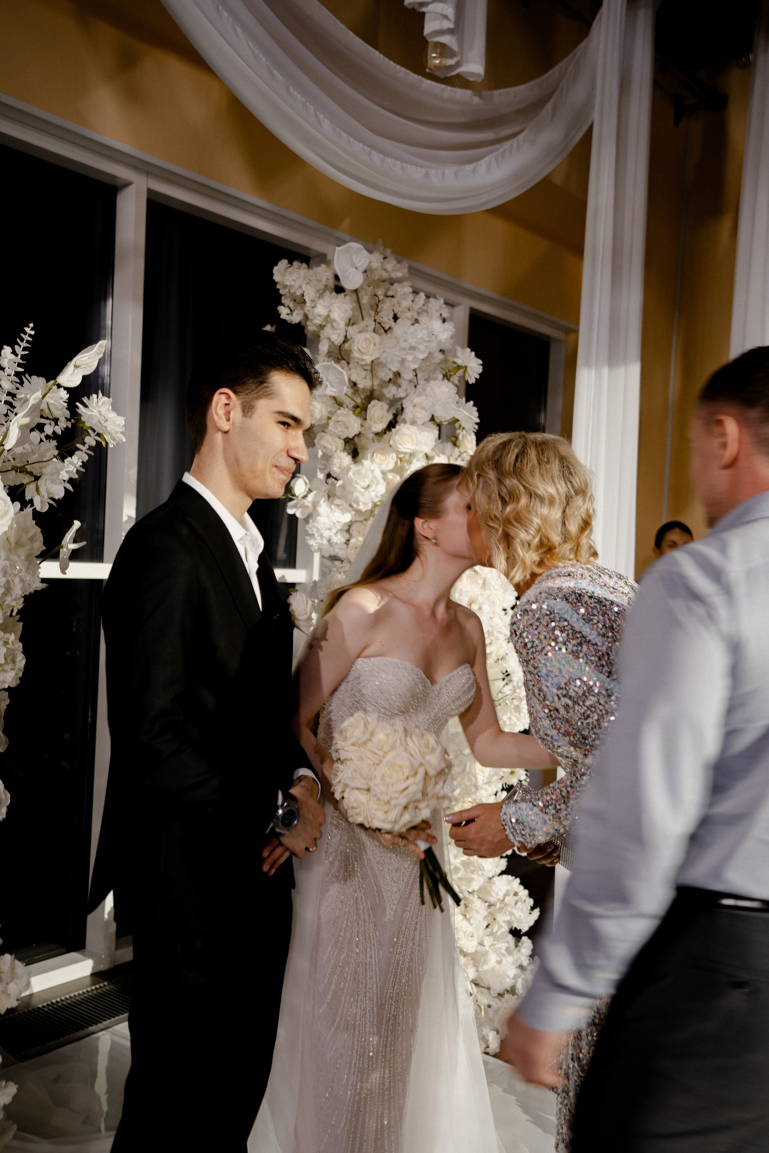 СВАДЕБНАЯ СЬЕМКА СБОРОВ В ОТЕЛЕ И ВЫЕЗД НА ЦЕРЕМОНИЮ (СНЯТО В СИБИРЕ В НИЖНЕВАРТОВСКЕ). Профессиональный фотограф, Санкт-Петербург — Виктория Богомолова