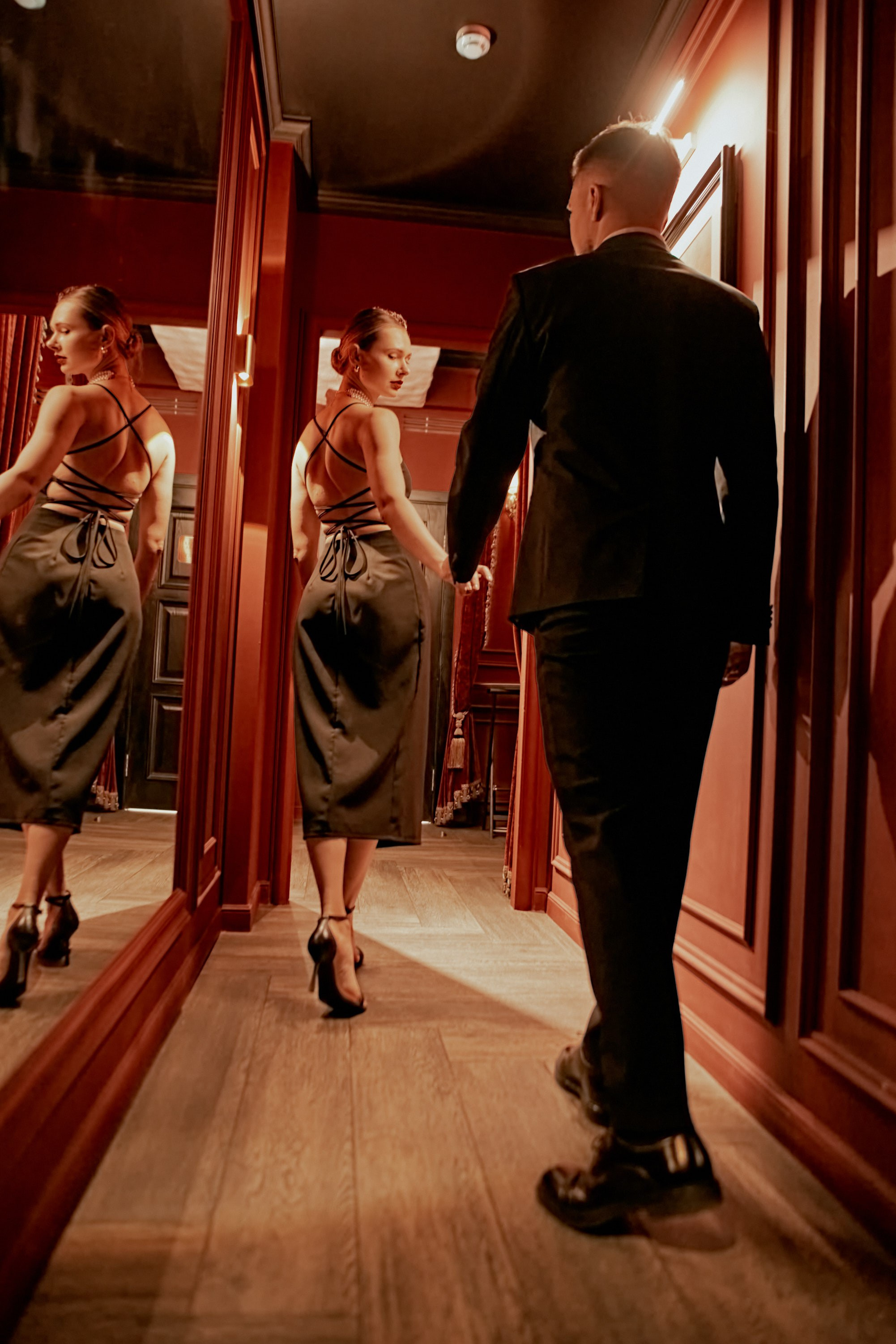 Пара влюбленных в ресторане. Этот день они запомнят на всю жизнь