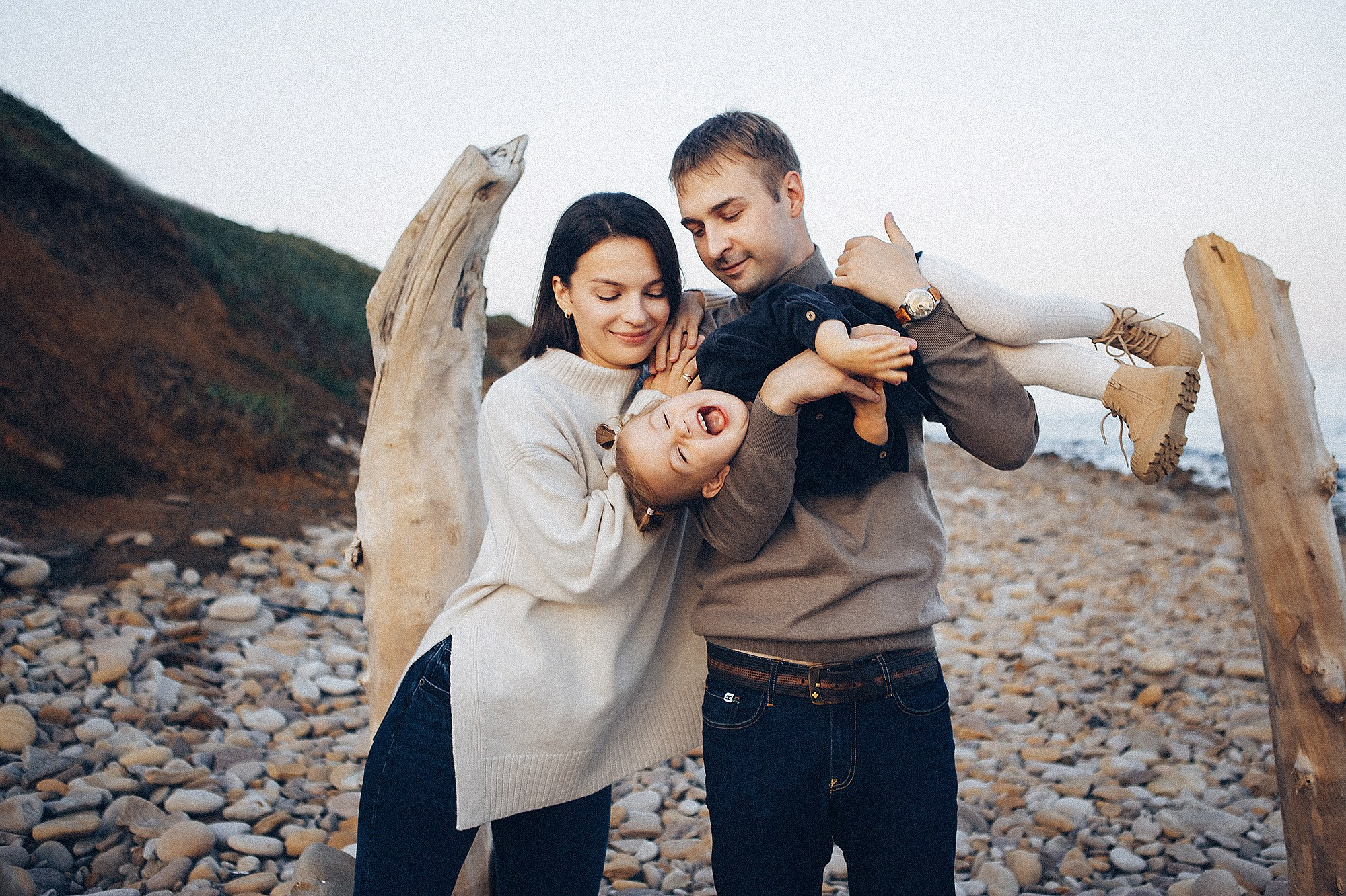 Прогулка у моря. Свадебный фотограф Владивосток Алина Гевондова