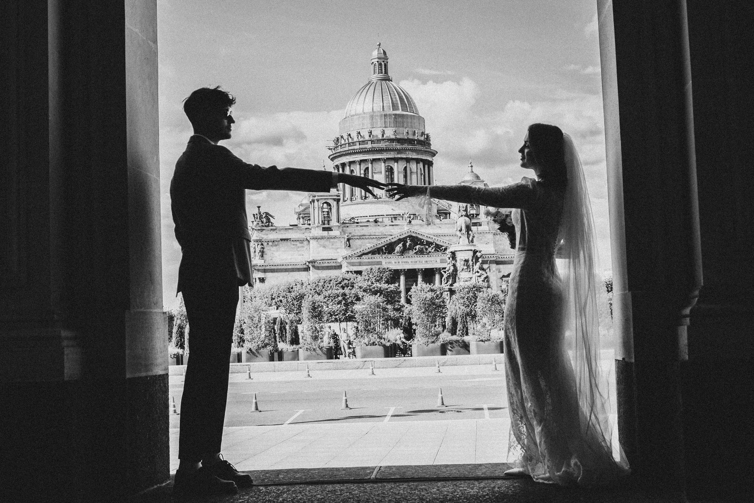 СВАДЕБНАЯ ПРОГУЛКА ВОЗЕ ИСАИКЕВСКОГО СОБОРА АСТОРИИ И ЗАКОНОДАЛЕТНОГО СОБРАНИЯ. Профессиональный фотограф, Санкт-Петербург — Виктория Богомолова