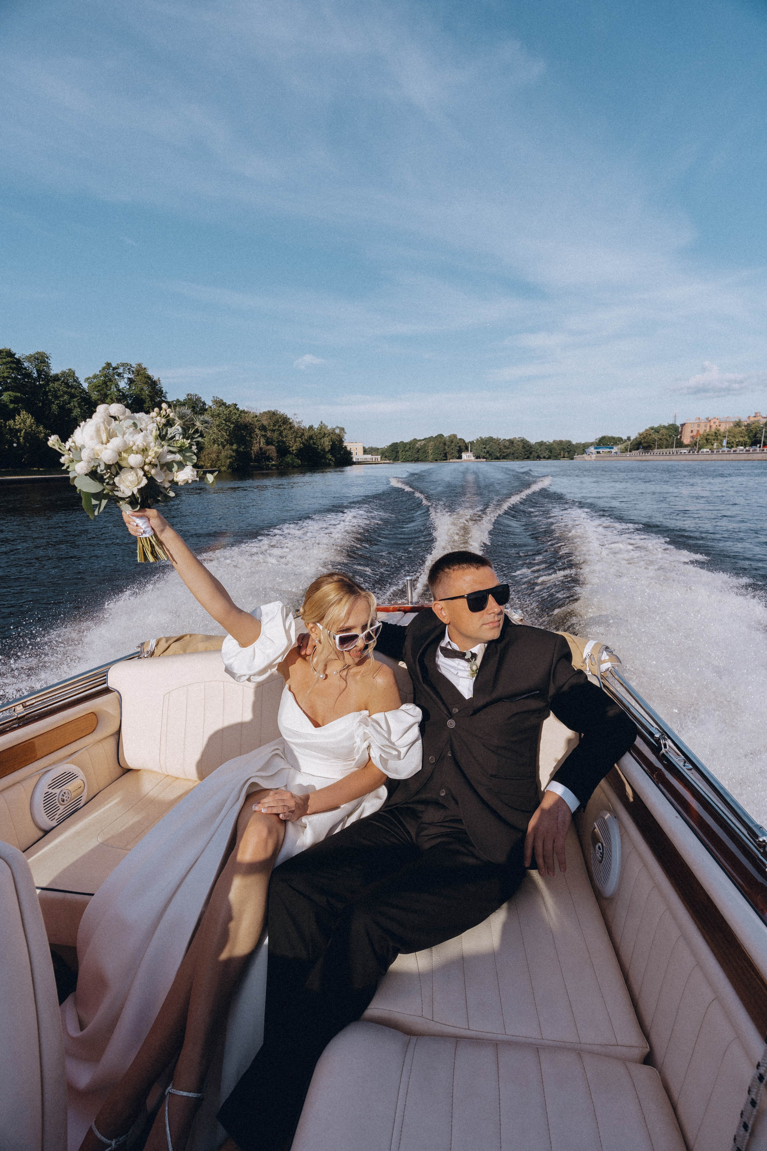 СВАДЕНБНАЯ СЬЕМКА НА КАТЕРЕ ПО КАНАЛАМ САНКТ-ПЕТЕРБУРГА И В АКВАТОРИИ НЕВЫ. Профессиональный фотограф, Санкт-Петербург — Виктория Богомолова