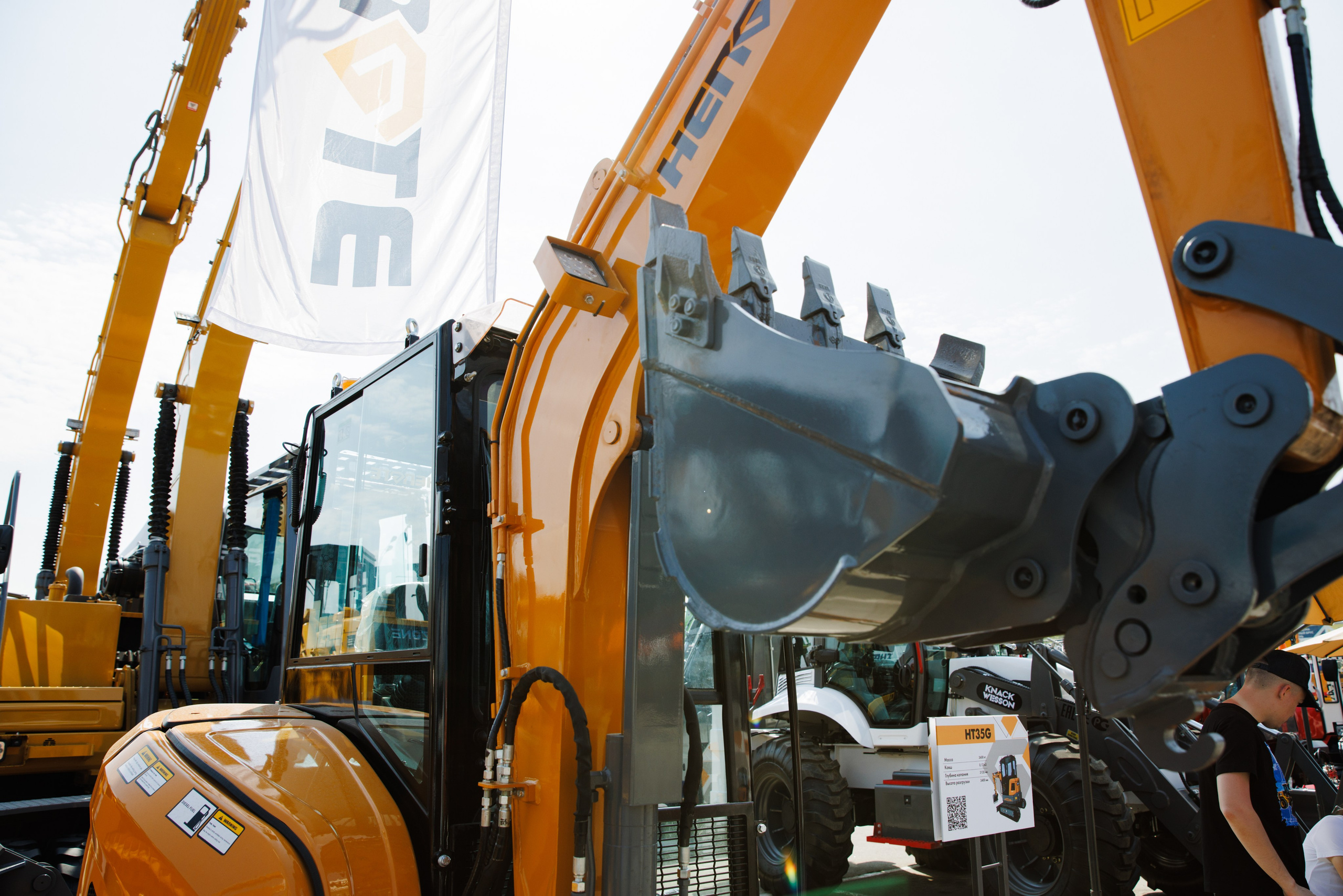 Выставка Спец. Техники. Фотограф Москва Шептаев Артём