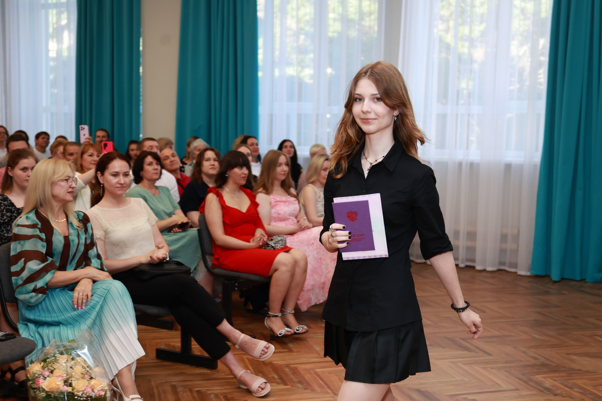 Вручение аттестатов СОШ 42 (2025г). Детский семейный фотограф Краснодар