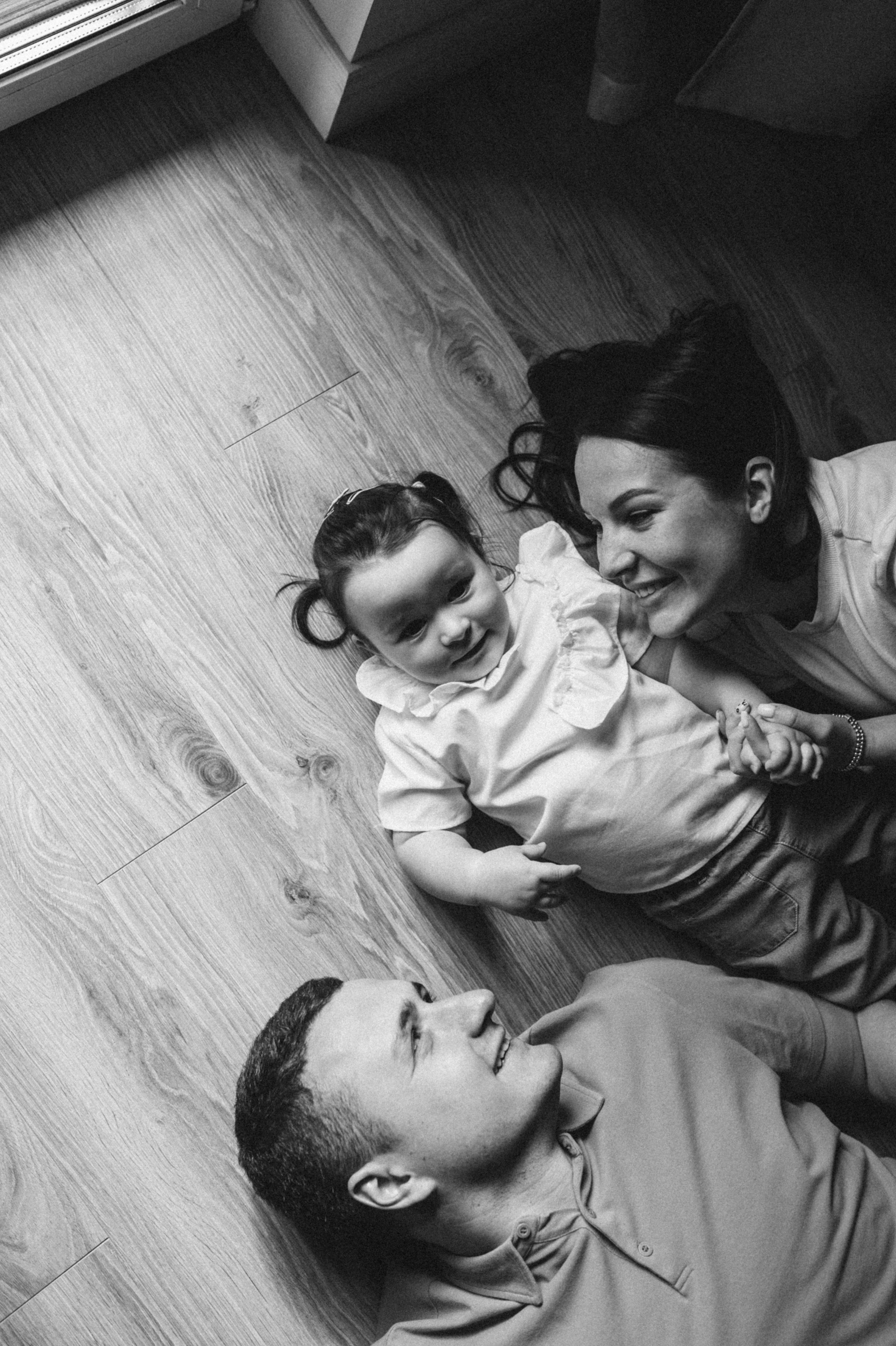 Саша, Таня, Мира и бабушка дома. Семейный и свадебный lifestyle-фотограф в Москве Мария Петрова