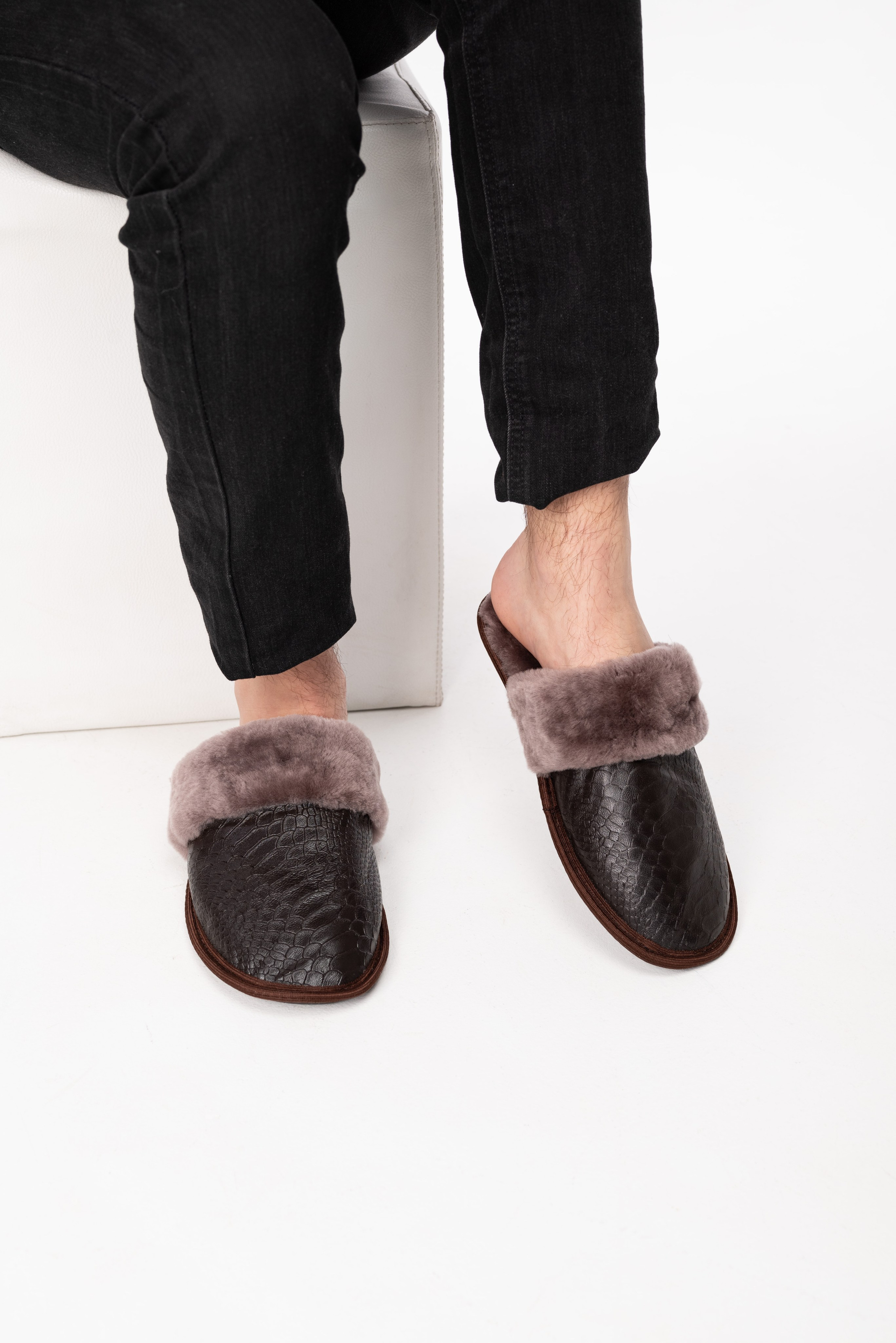 Тапочки и чуни. Предметный фотограф, фото для маркетплейсов Пятигорск, КМВ