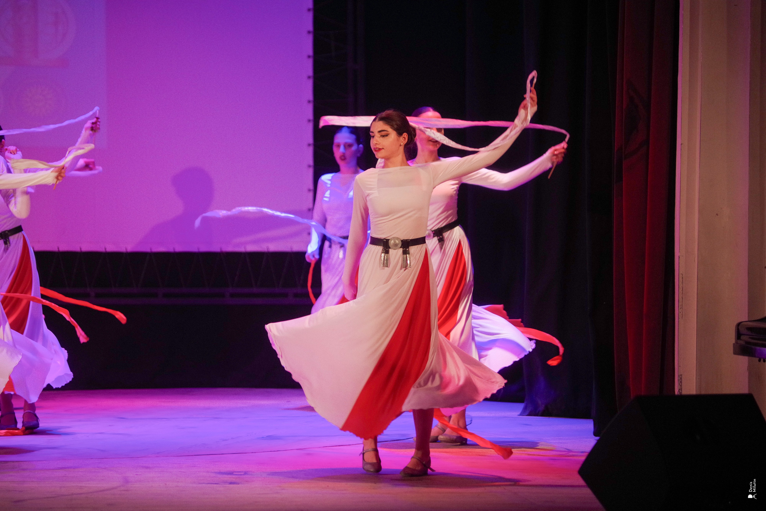 Танцы в прекрасном Они. Портретный фотограф Денис Милютин