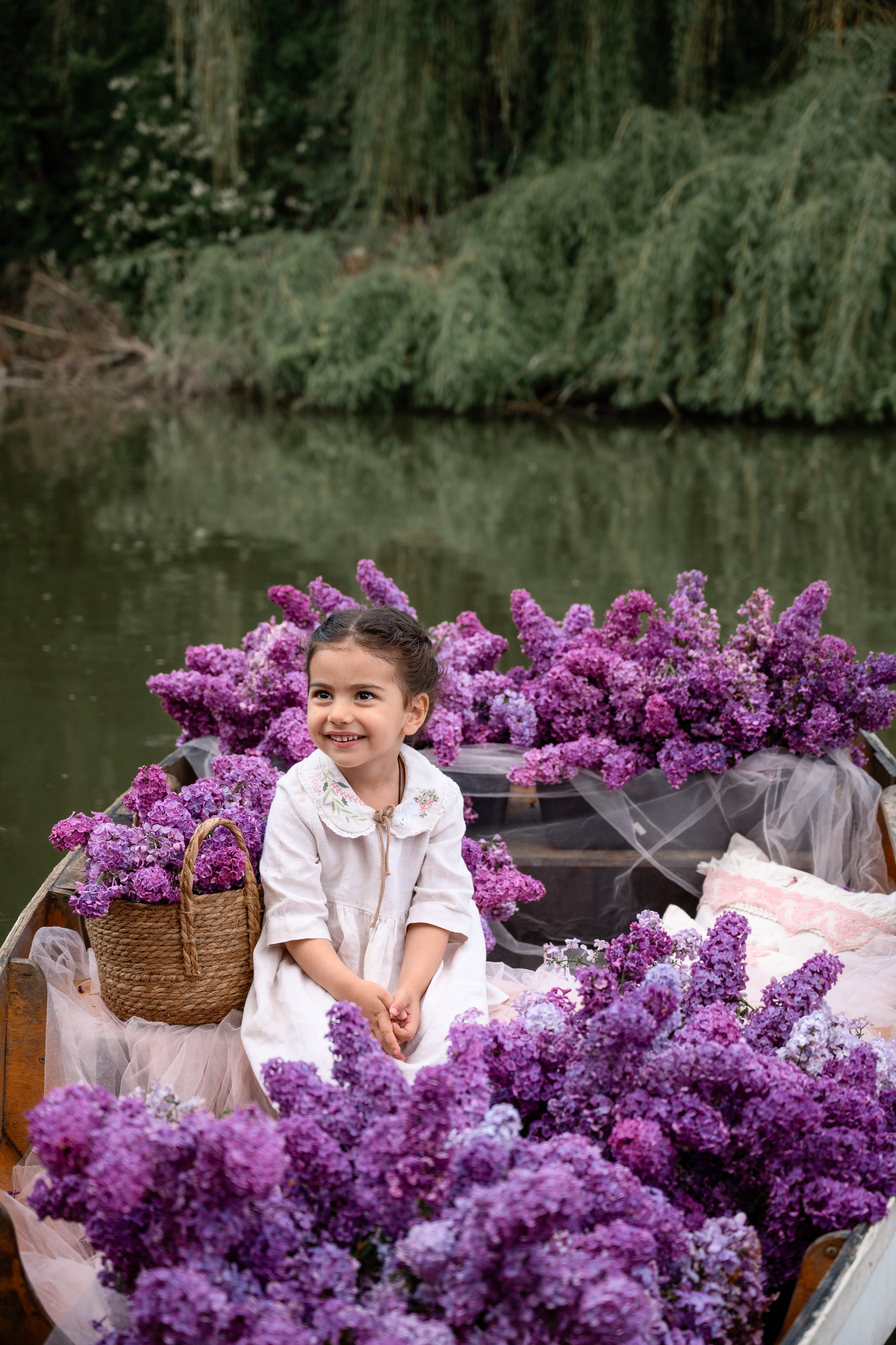 Лодка с сиренью. Фотограф в Ростове-на-Дону Оксана Филатьева