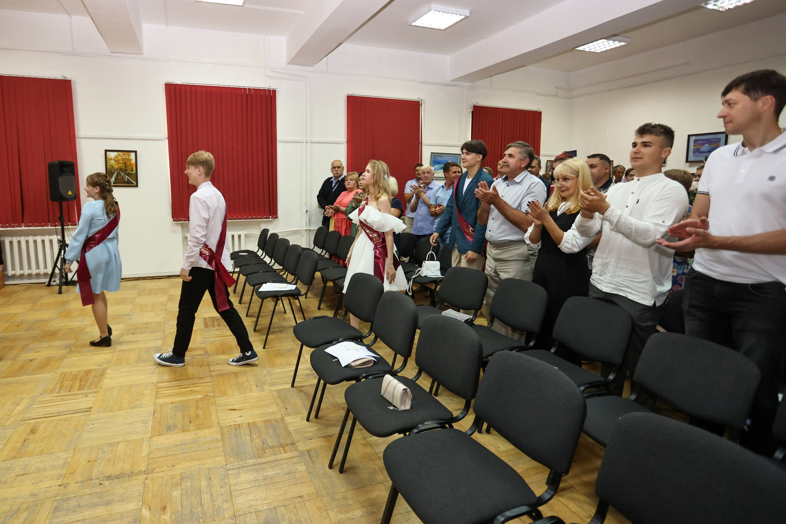 Вручение аттестатов. Школа № 7, выпускники 11 класса 2023 г. Студия выпускных альбомов Остров