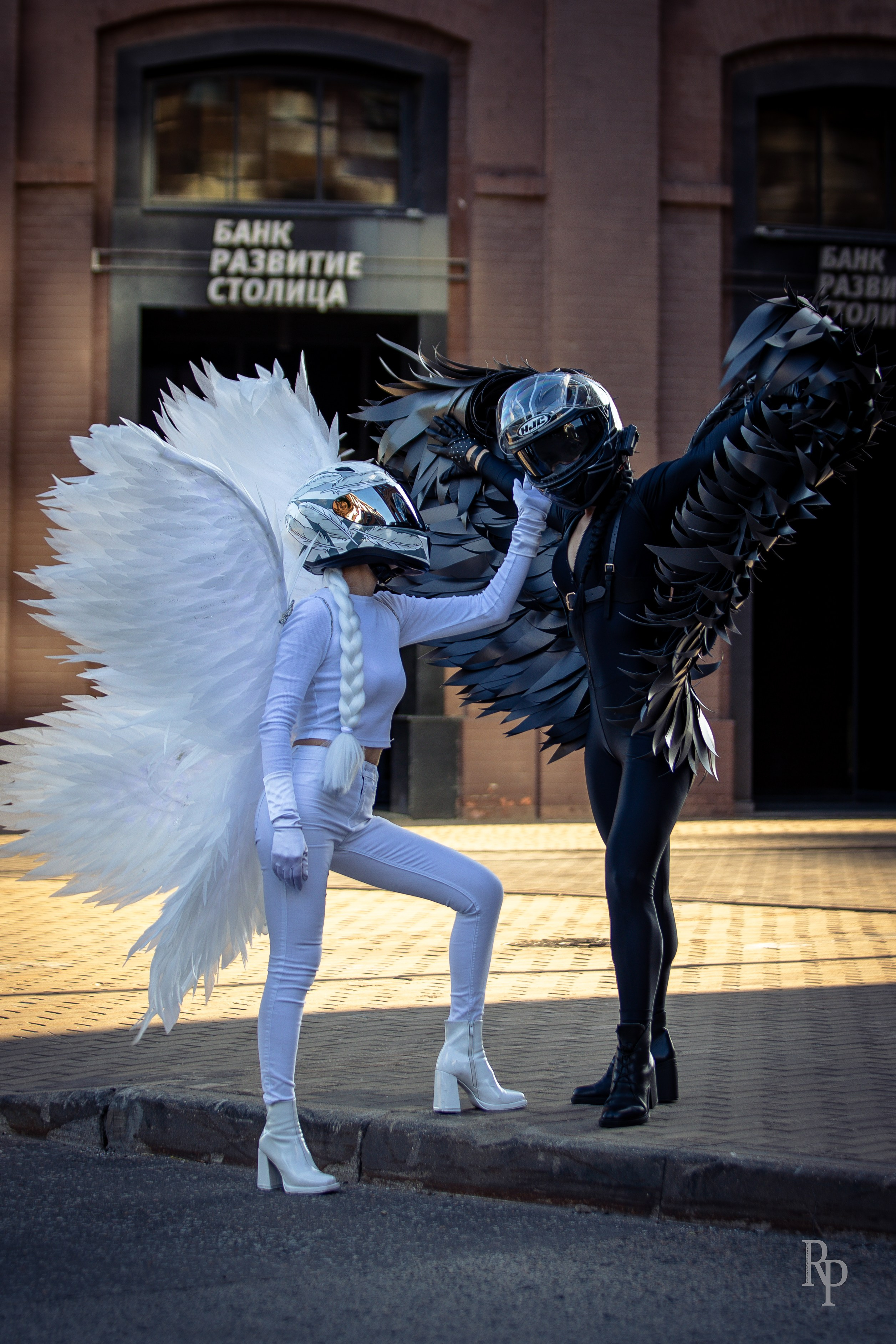 «Angel and demon». Rusty Photographer