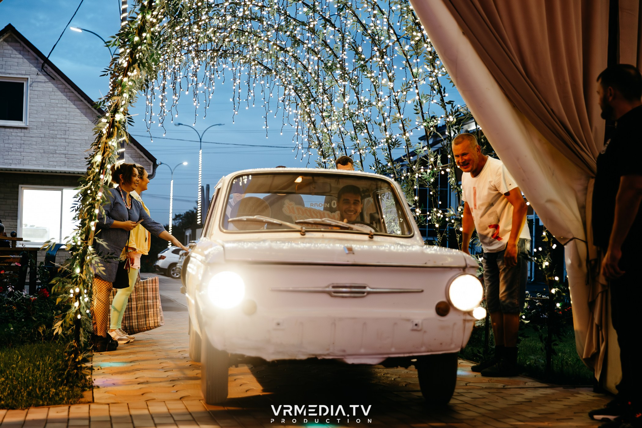 «Назад в 90-е!» в ресторане «Империя»