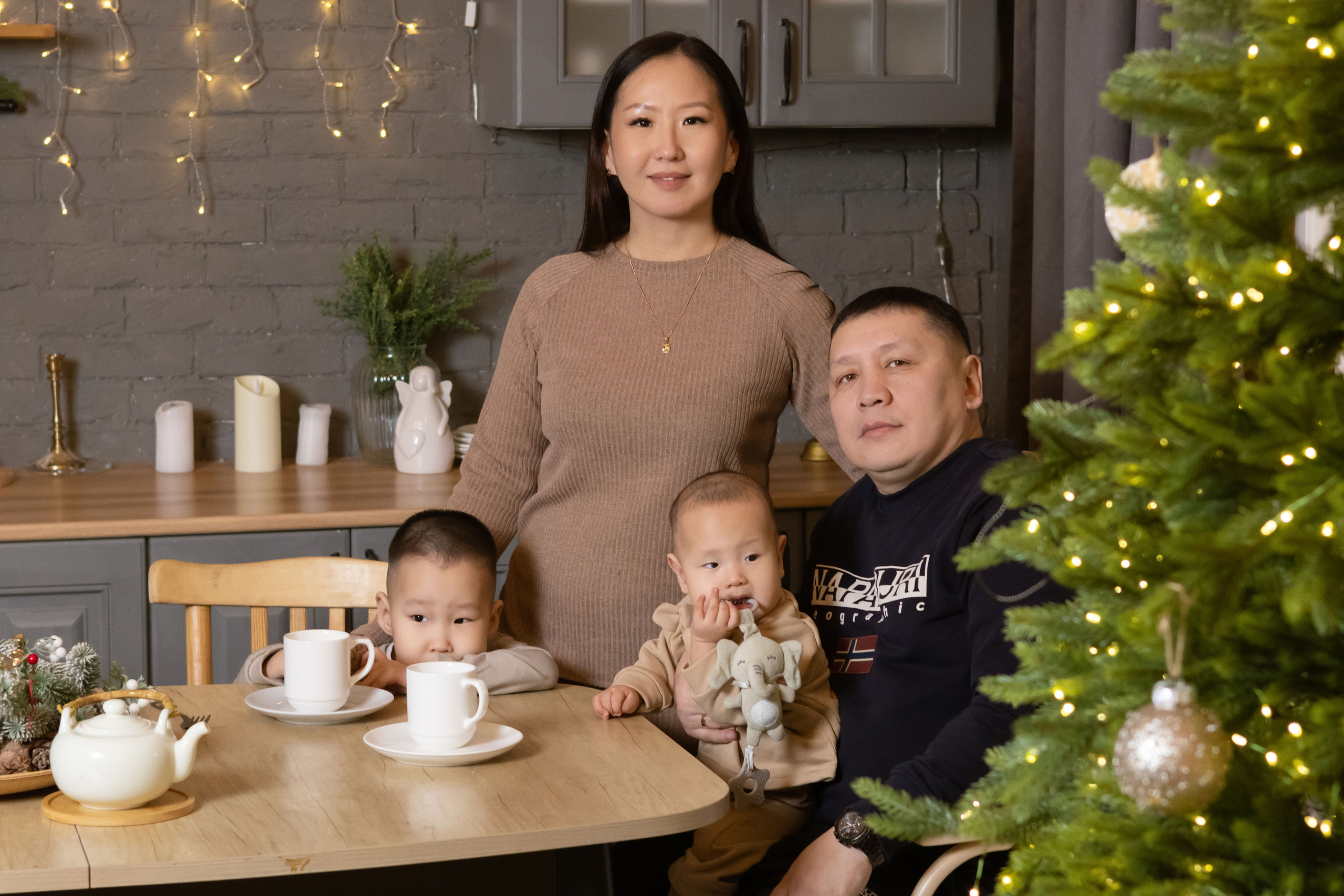 Очаровательная семья. Фотограф Якутск Зоя Николаева