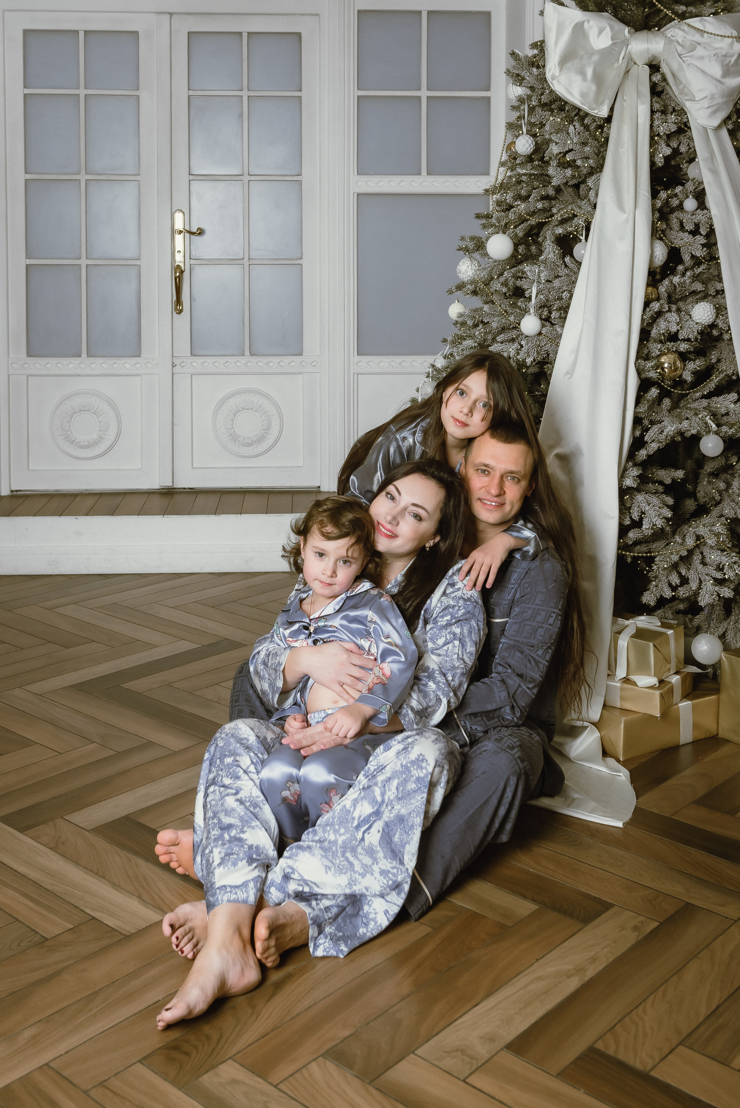 Семейная новогодняя 4 человека. КОНТЕНТ | БРЕНД фотограф Санкт-Петербург — Жанна Олтаржевская