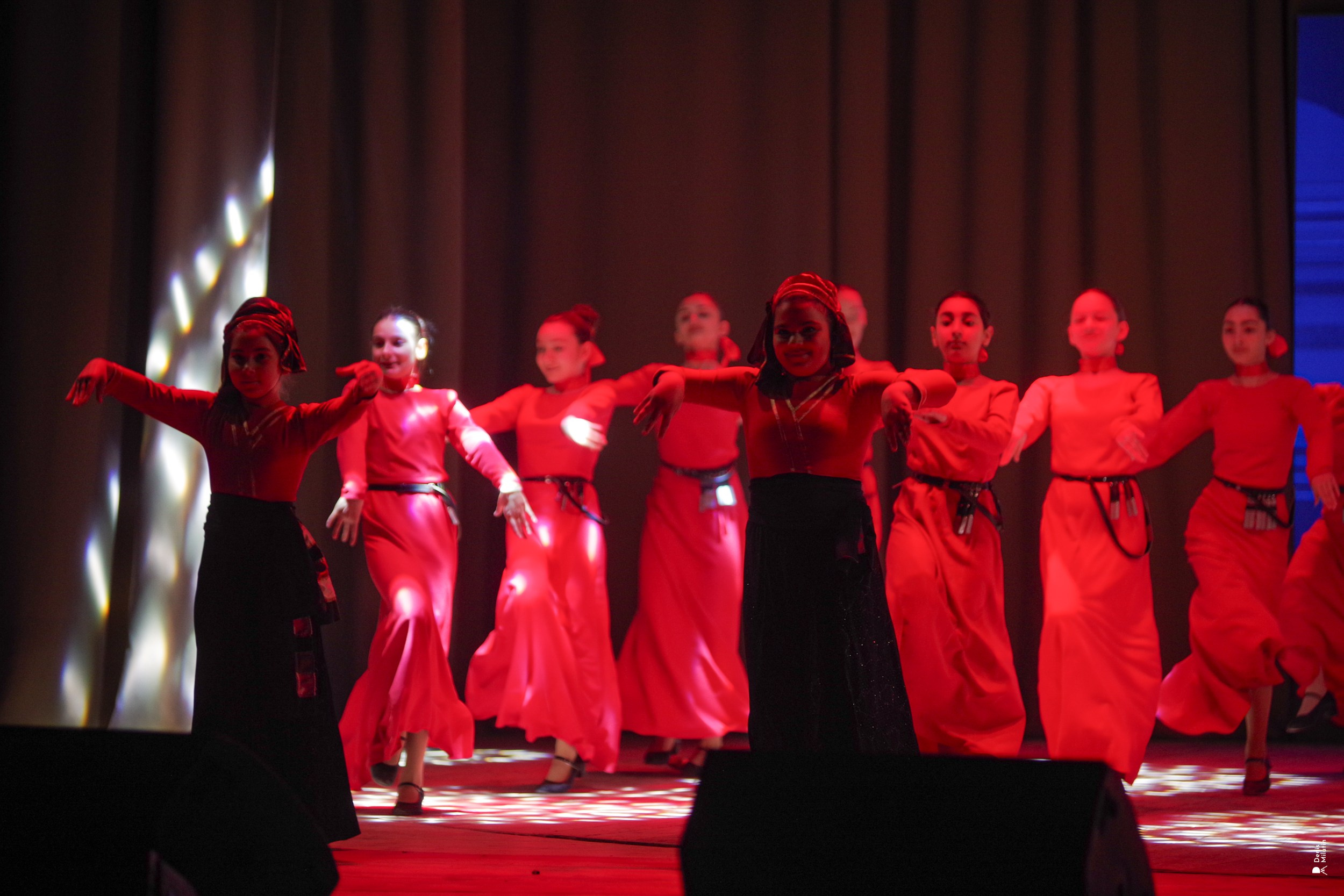 Танцы в Хоби. Портретный фотограф Денис Милютин