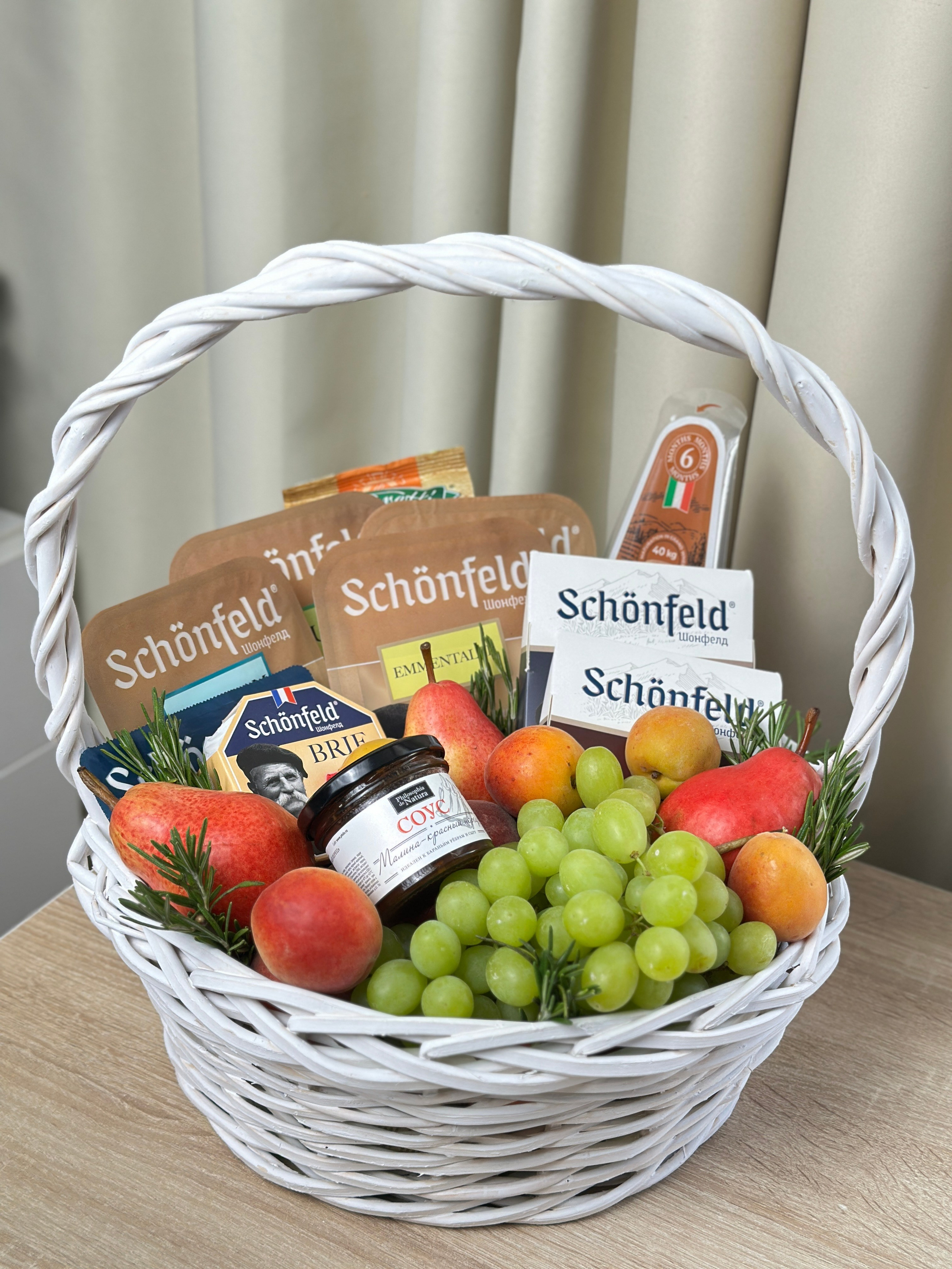 Корзины. Выездной кейтеринг, съедобные букеты, торты и сладости на заказ