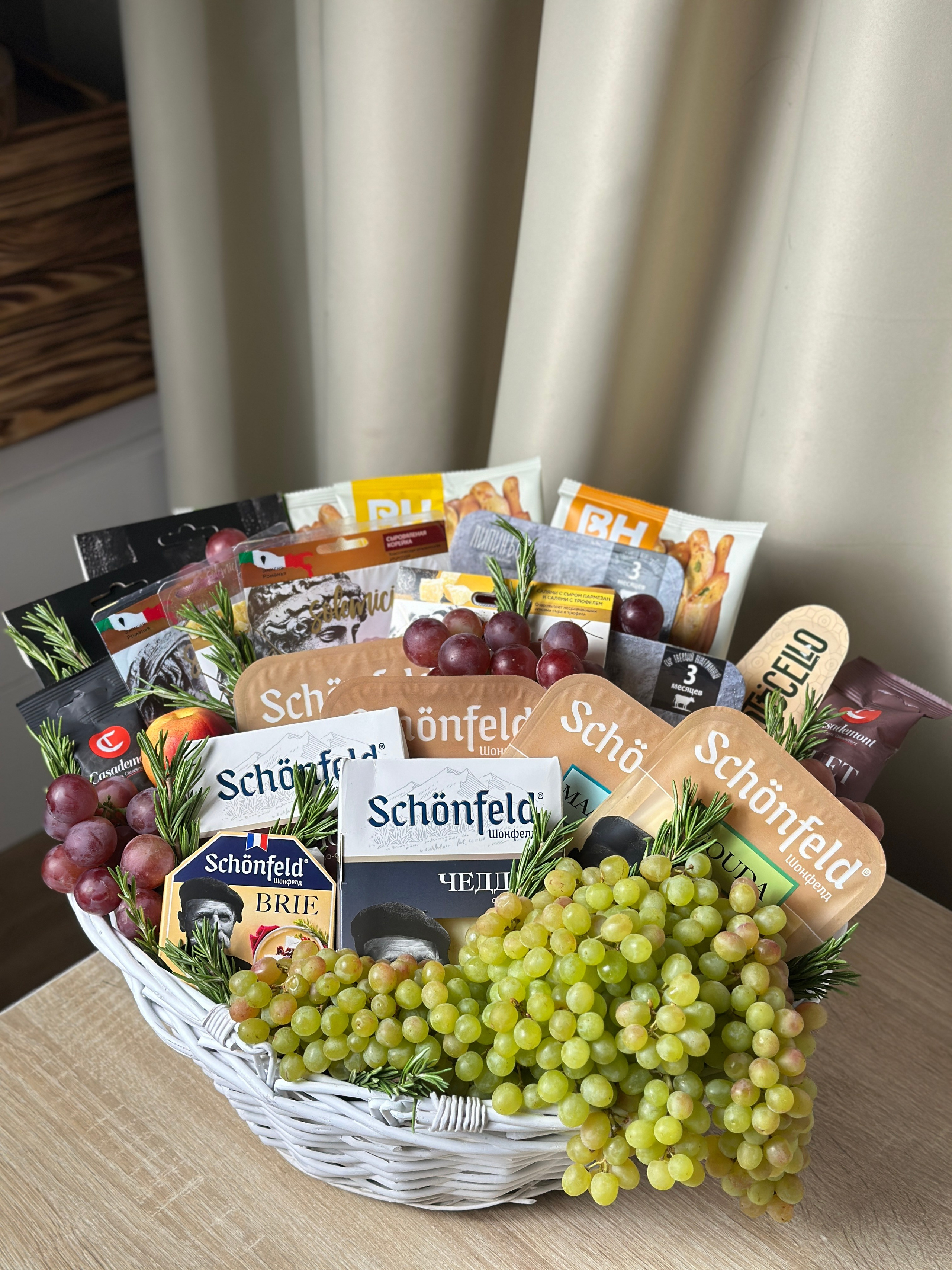 Корзины. Выездной кейтеринг, съедобные букеты, торты и сладости на заказ