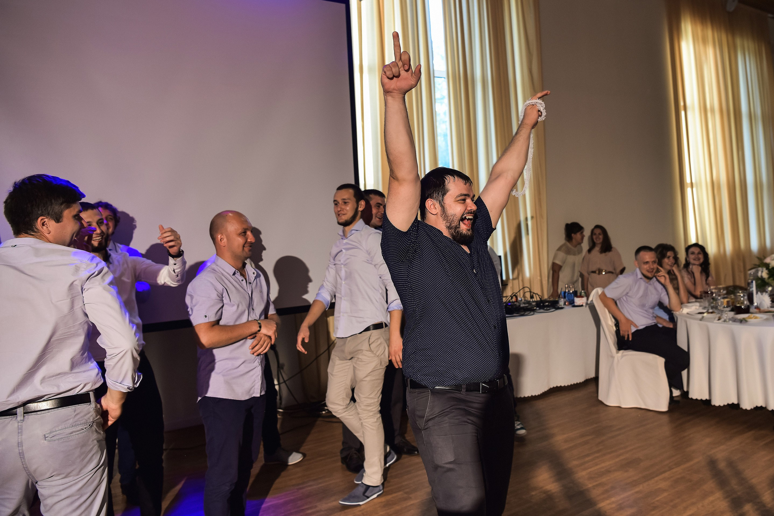 💐 Радик и Яна — душевная загородная свадьба в Villatic | Теплые фото под Красноярском. 📸 Свадебный и семейный фотограф в Красноярске Тихомиров Евгений | 17 лет опыта | 800+ свадеб