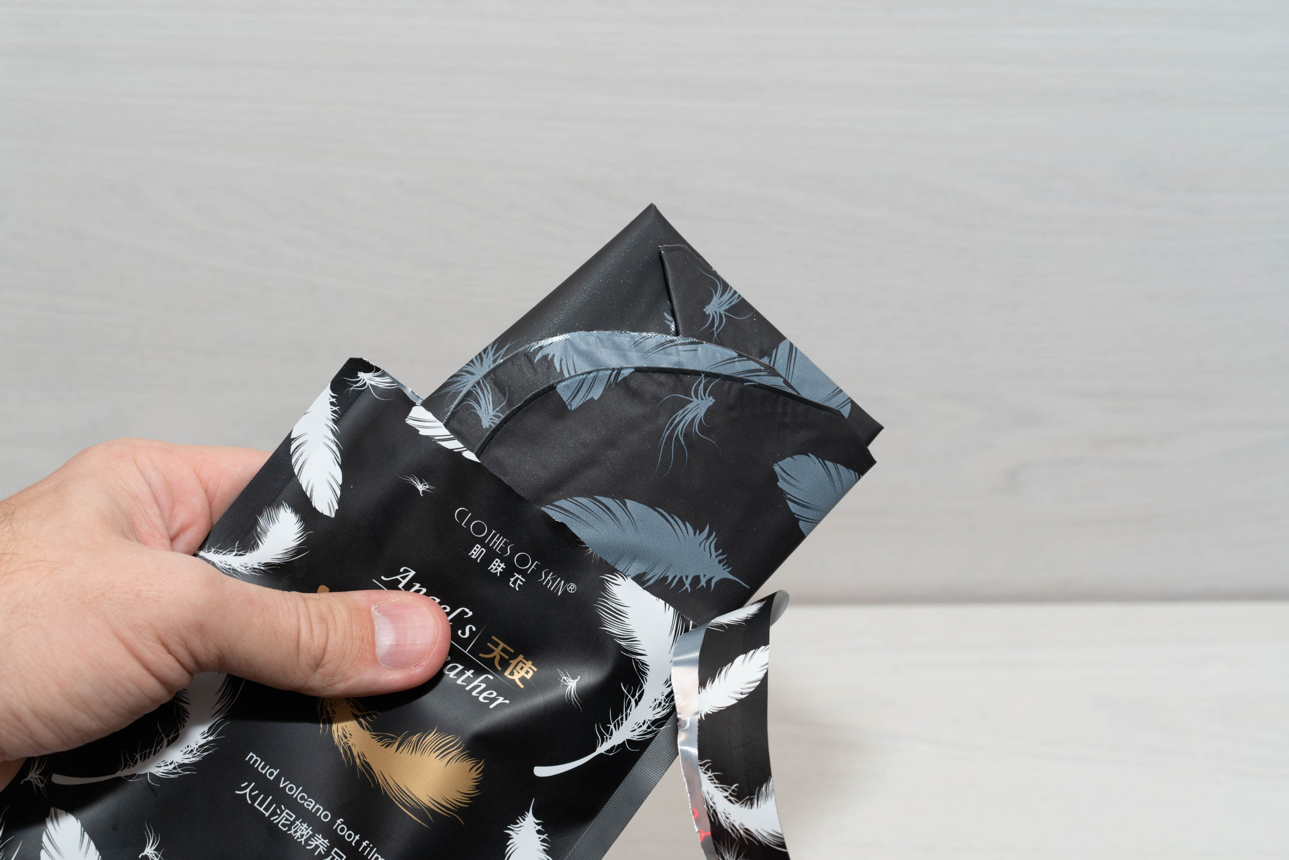 Носки маска для ног педикюрные или средство для отшелушивание. Фотограф — видеограф в Москве Дмитрий Менделеев