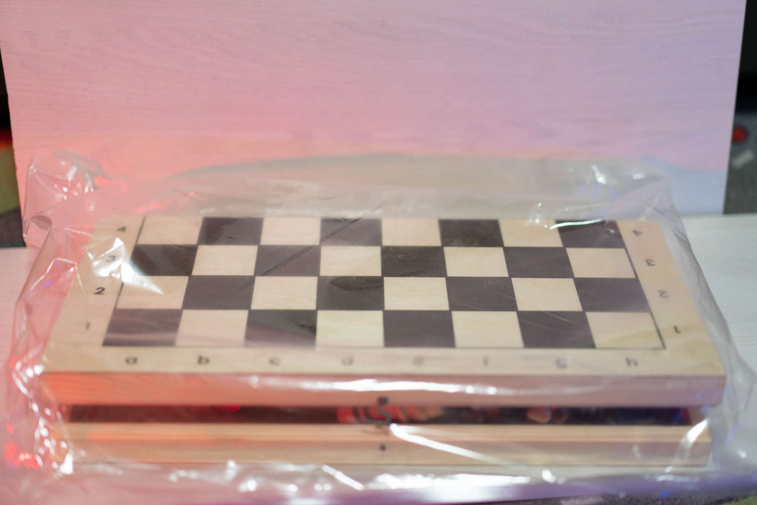 Недорогие деревянные шахматы от компании Пуль Брокколи. Фотограф — видеограф в Москве Дмитрий Менделеев