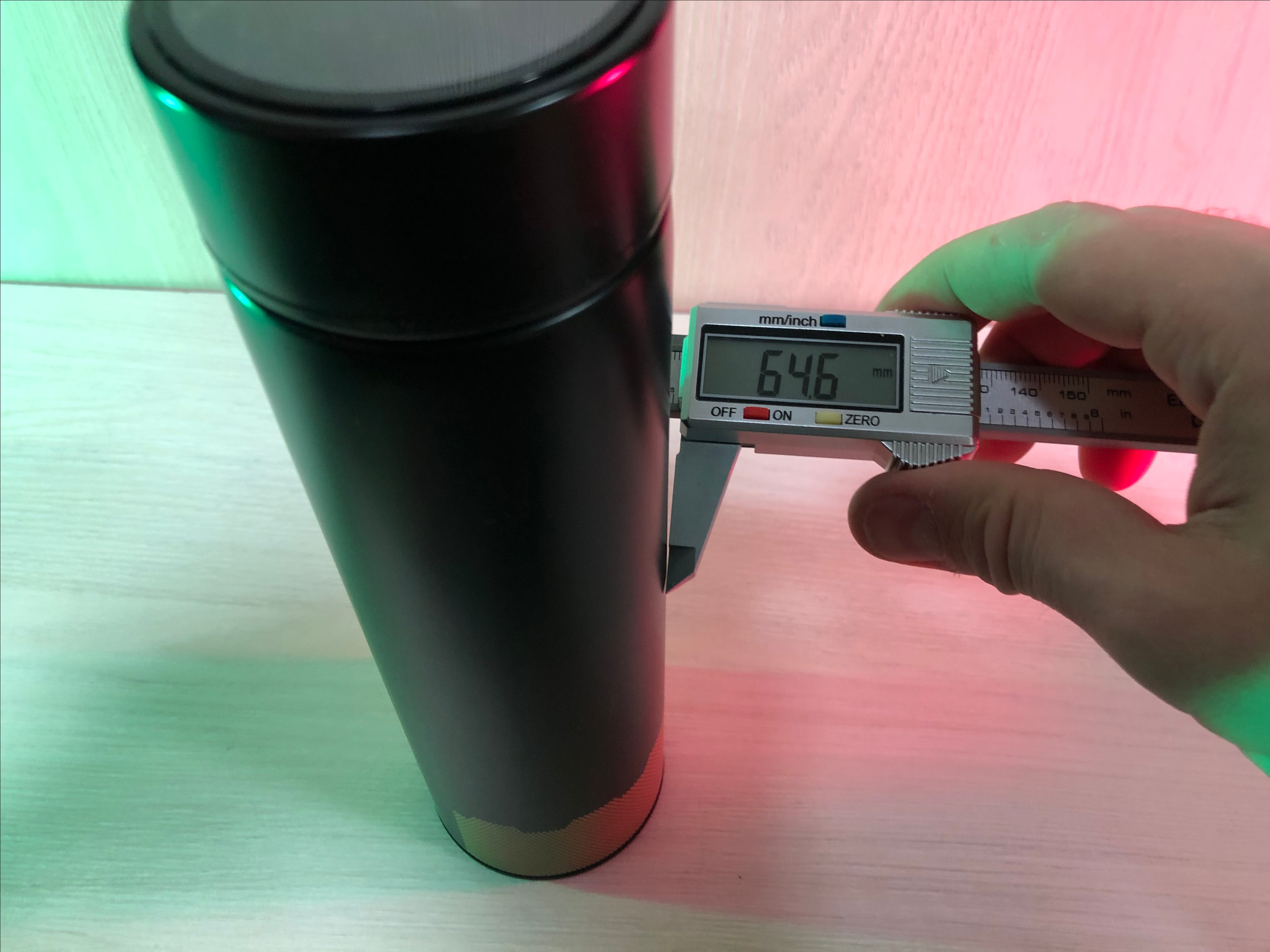 УМНЫЙ ТЕРМОС С ИНДИКАТОРОМ ТЕМПЕРАТУРЫ. Фотограф — видеограф в Москве Дмитрий Менделеев