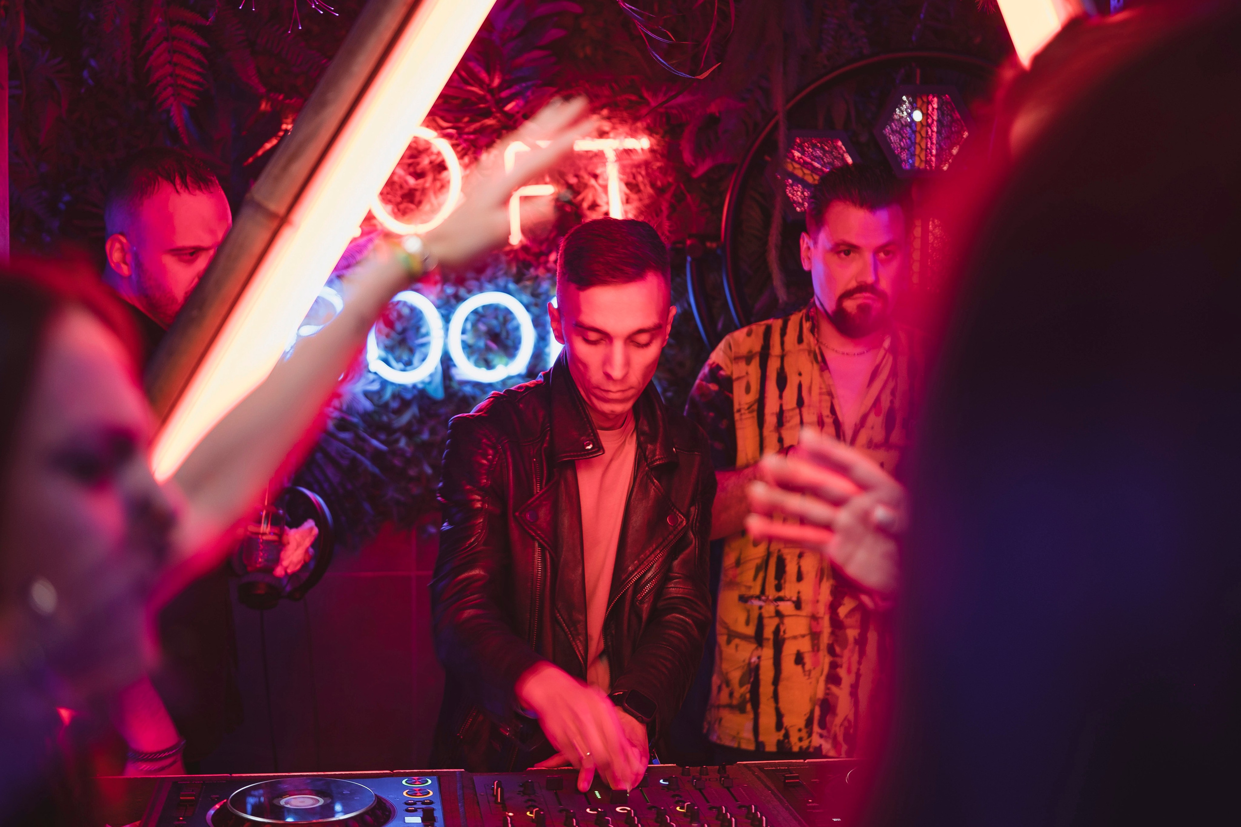 Embargo 27/04. Главная