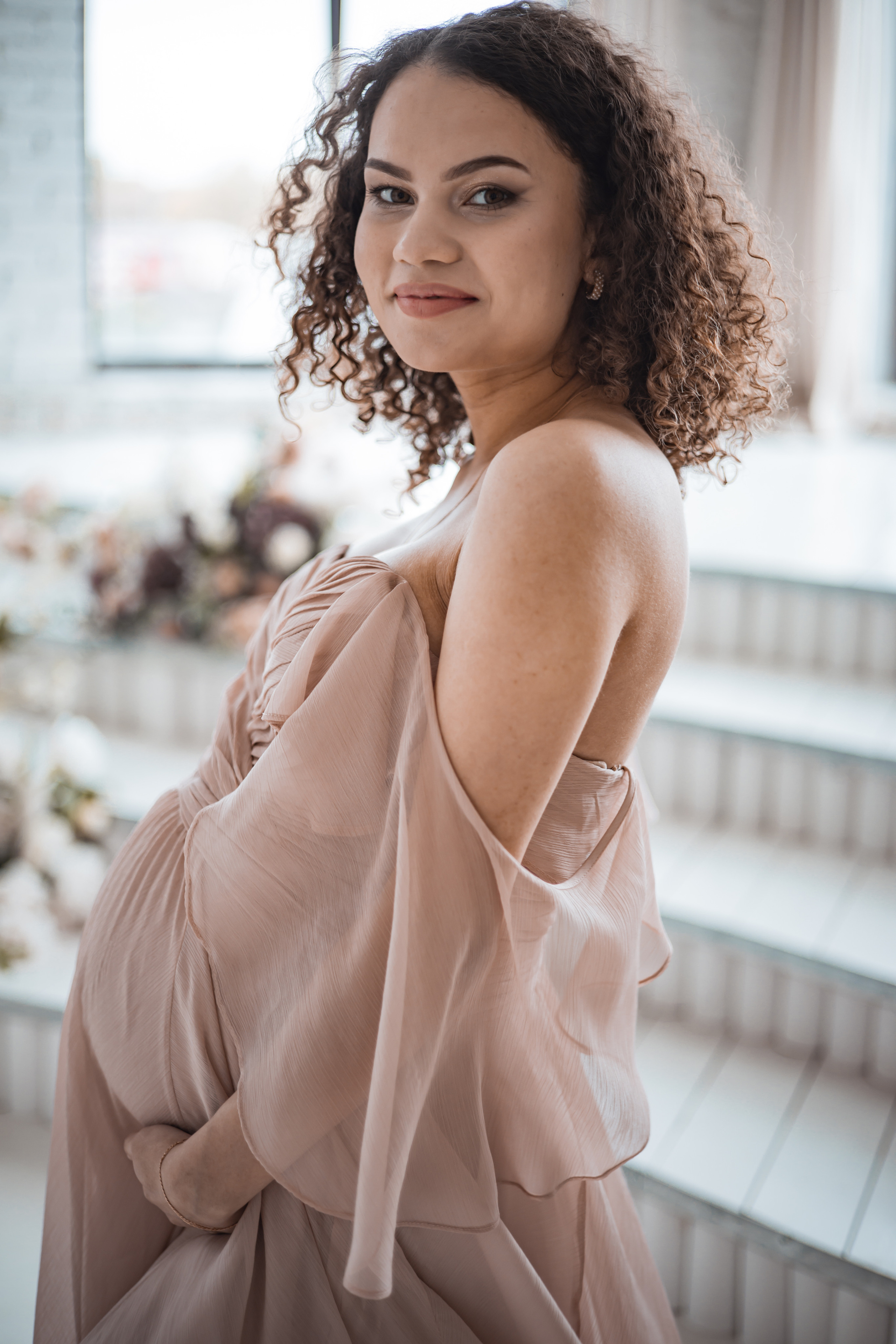 Пудровое шифоновое платье на прокат в Казани. Профессиональный Фотограф в Казани Яна Забелина