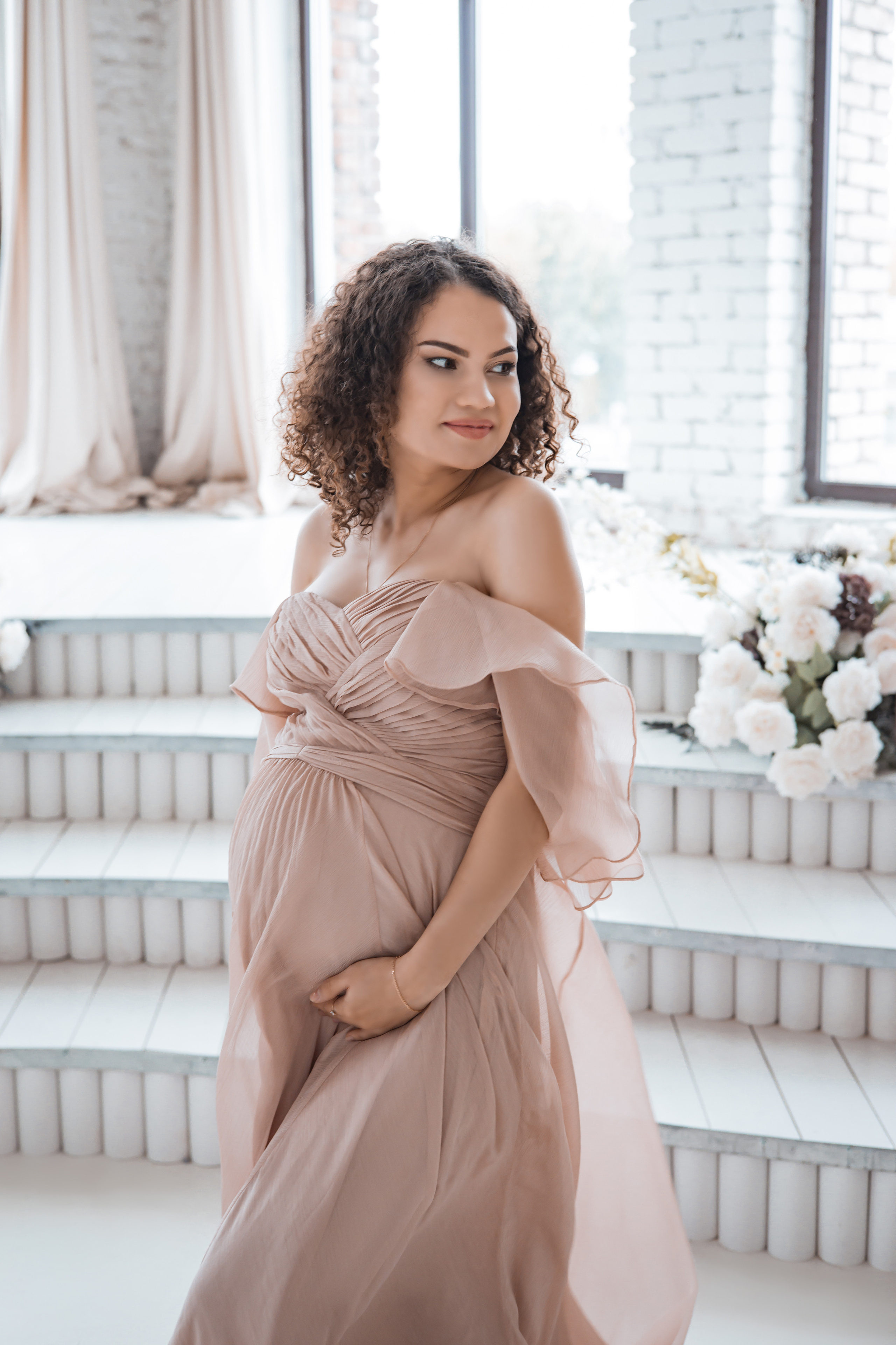 Пудровое шифоновое платье на прокат в Казани. Профессиональный Фотограф в Казани Яна Забелина