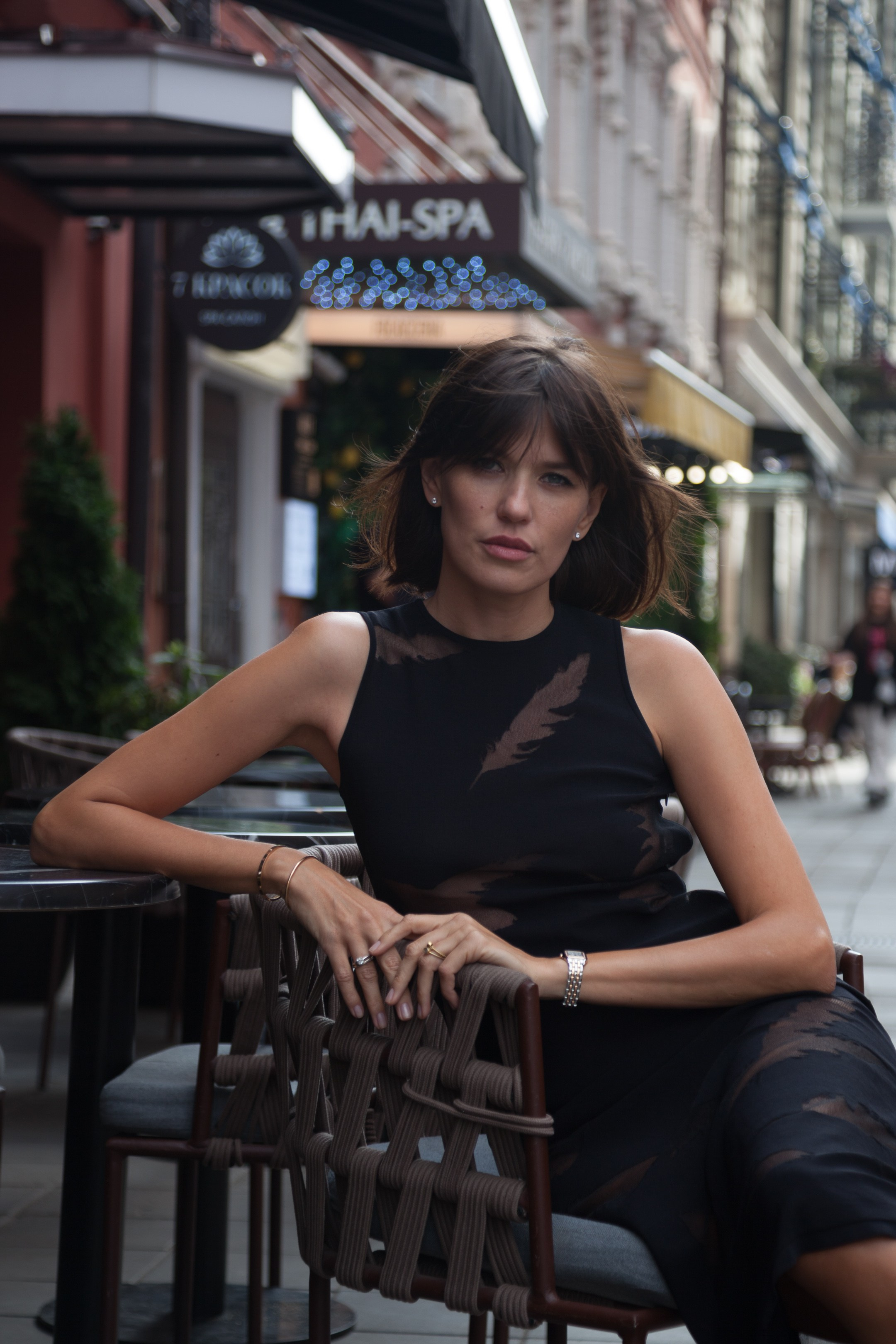 Роскошная fashion-съемка в вечернем платье. Работа фотографа Николая Захарова, Москва. Роскошная fashion-съемка в вечернем платье на Патриарших. Элегантный контраст образа и города.