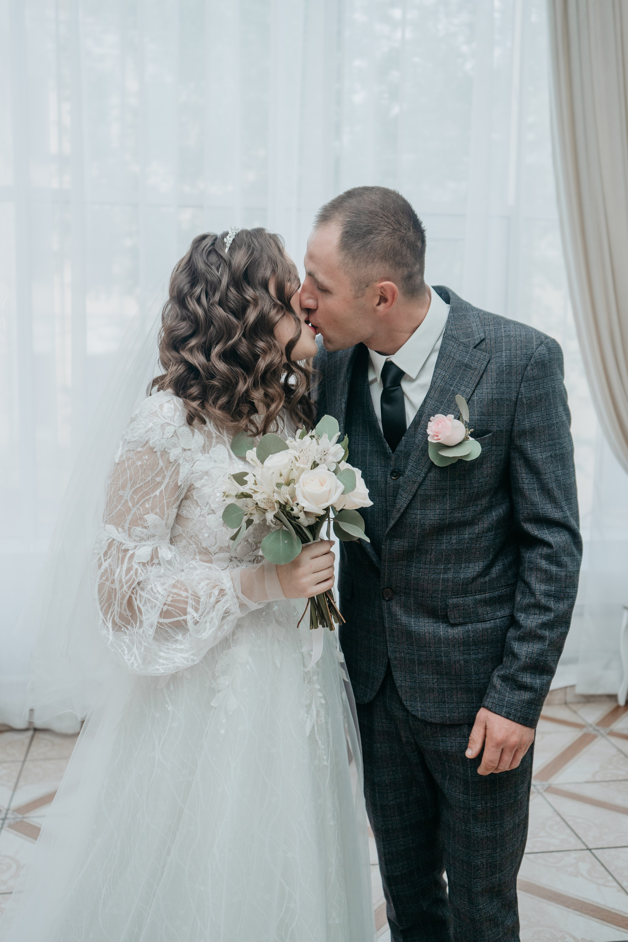 Свадебный фотографии с прогулки в окрестностях Улан-Удэ. Фотограф в Улан-Удэ. Свадебный фотограф в Улан-Удэ