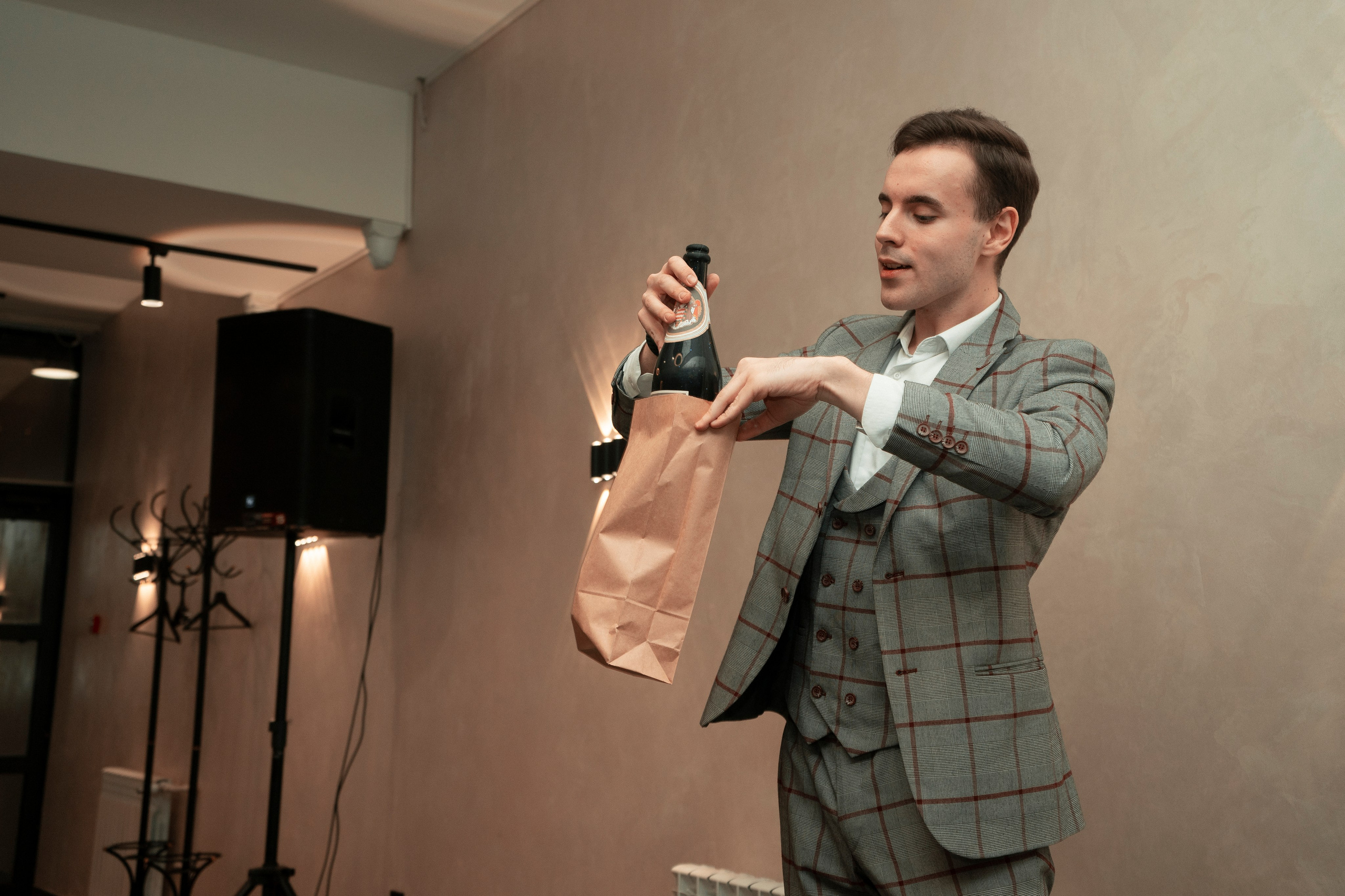 Свадебные фотографии из отеля Чингисхан города Улан-Удэ Алексея и Оюны. Фотограф в Улан-Удэ. Свадебный фотограф в Улан-Удэ