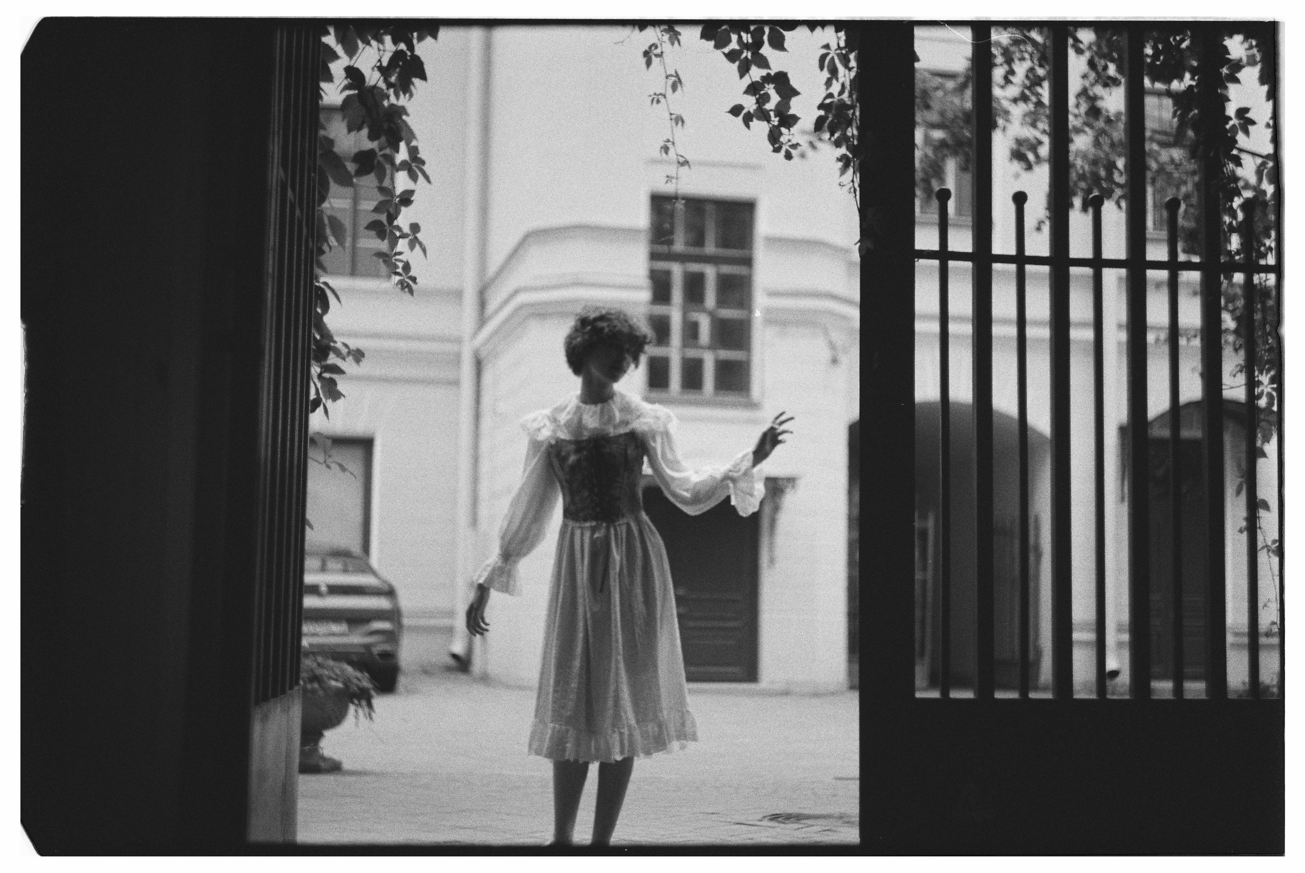 Прогулочная портретная фотосессия на плёнку для Полины в СПб. Светлана Гопанюк. Портретный фотограф. Санкт-Петербург. СПб