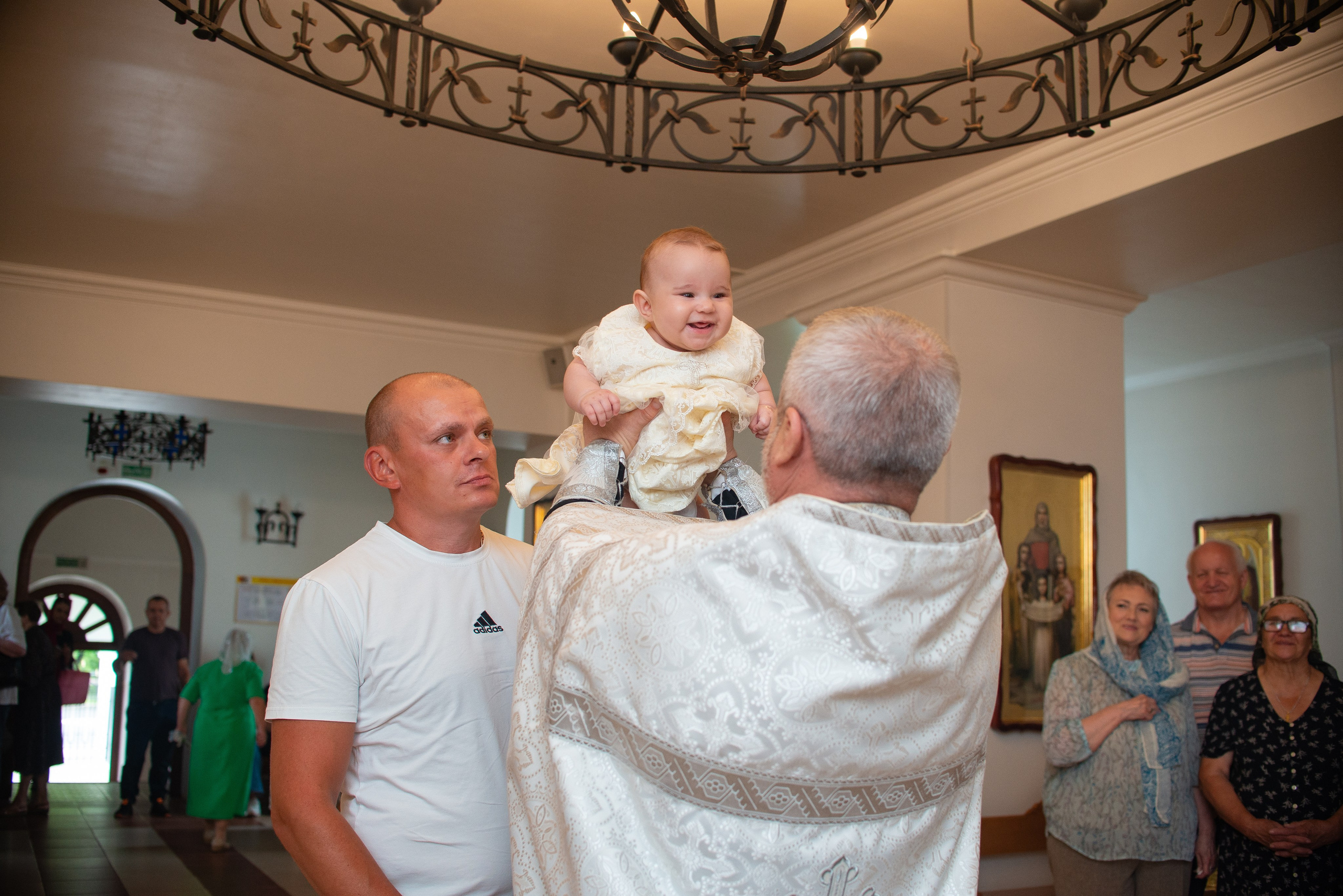 Крещение Машеньки в хр.Преображения Господня. Семейный фотограф на выписку из роддома и крещение Минск Настя Гришук