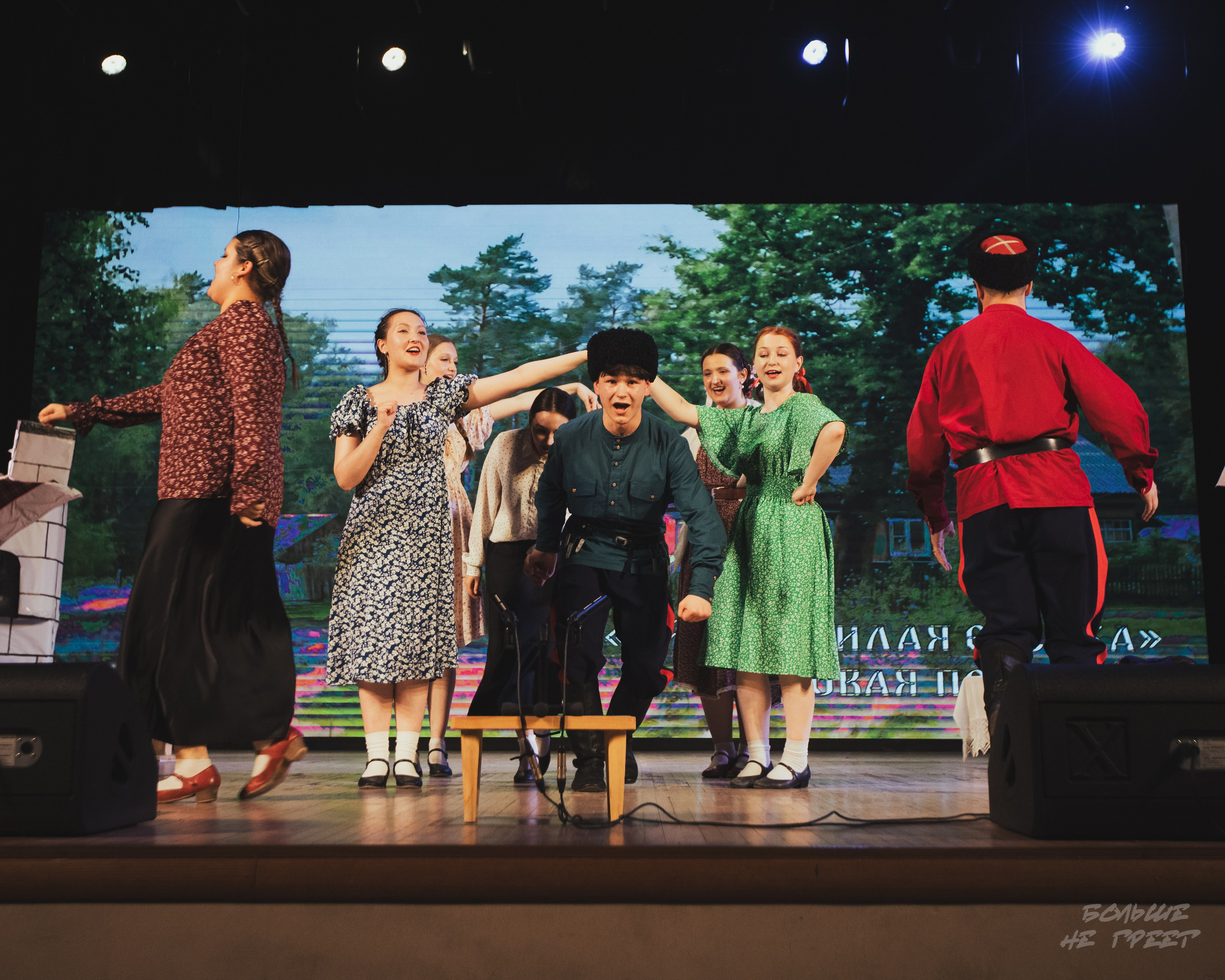 Отчетный концерт фольклорного ансамбля «Радовесъ». Больше не греет