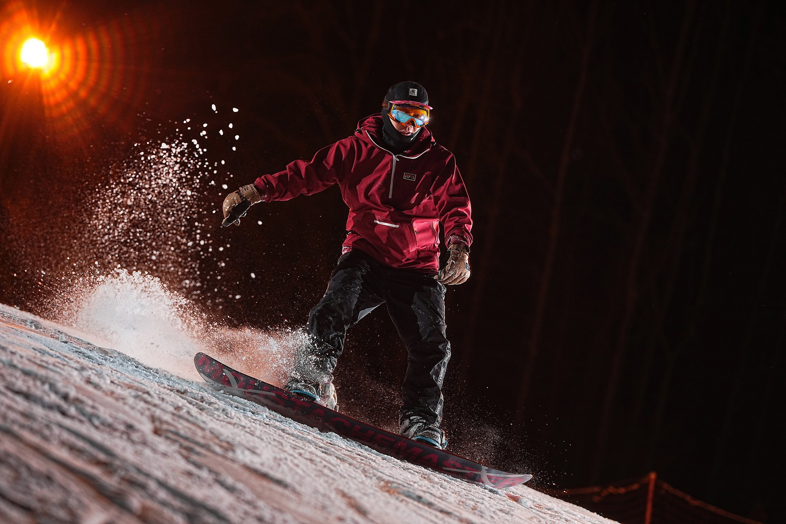 Вечерняя съёмка на склонах с использованием внешних вспышек. Фотограф Студитский Евгений