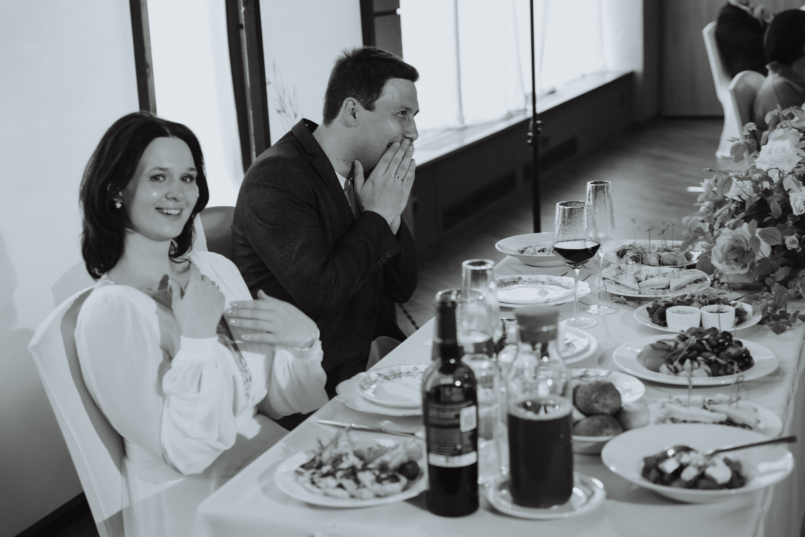 Свадебная фотосессия на берегу реки в Архангельске