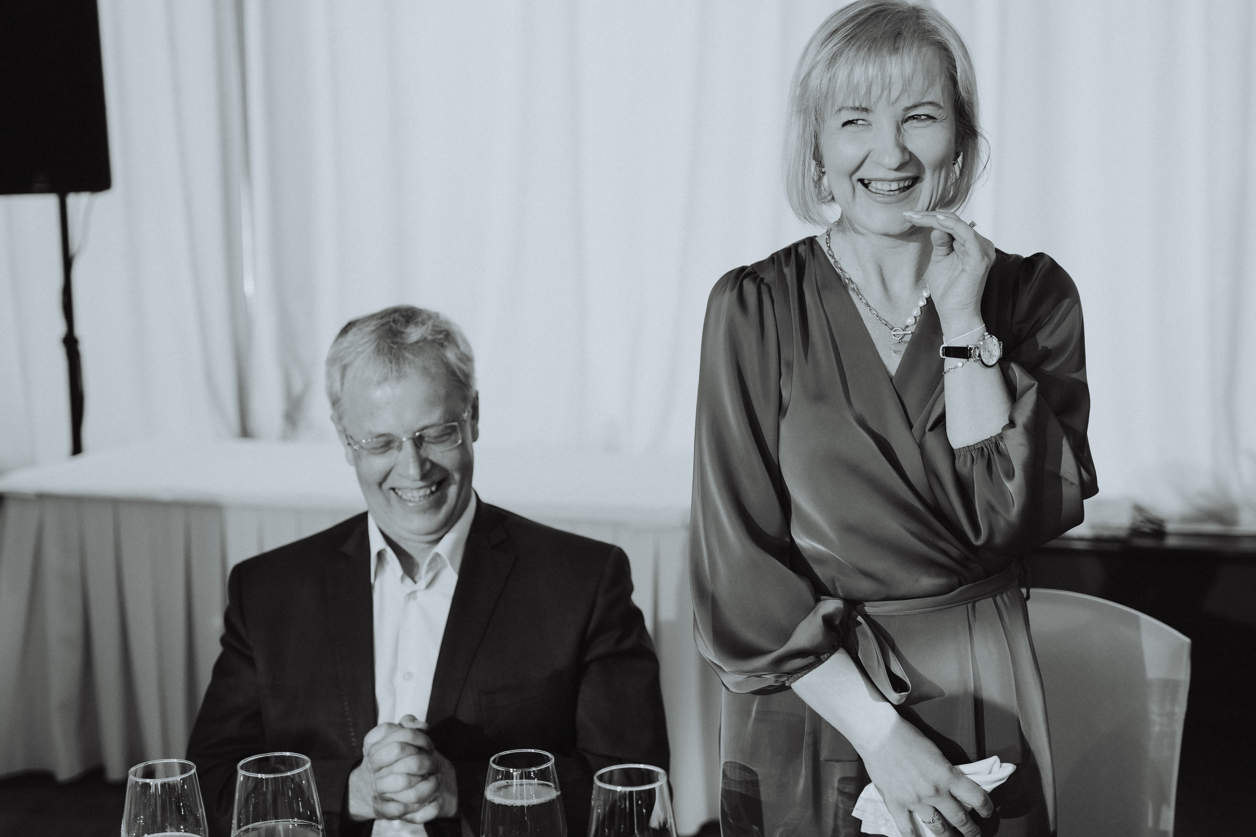 Свадебная фотосессия на берегу реки в Архангельске