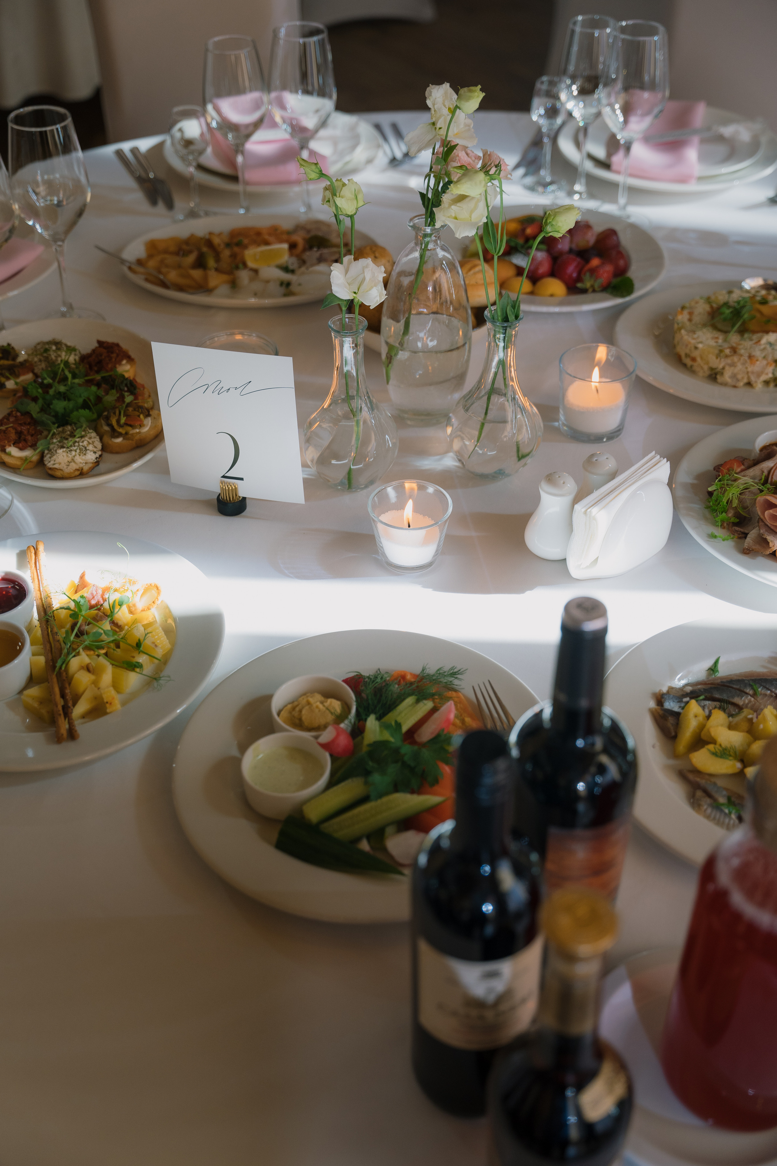 Свадебная фотосессия на берегу реки в Архангельске