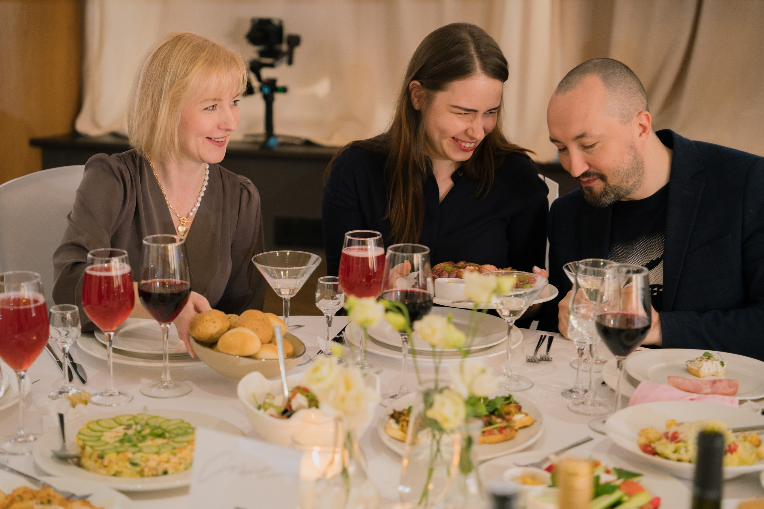 Свадебная фотосессия на берегу реки в Архангельске