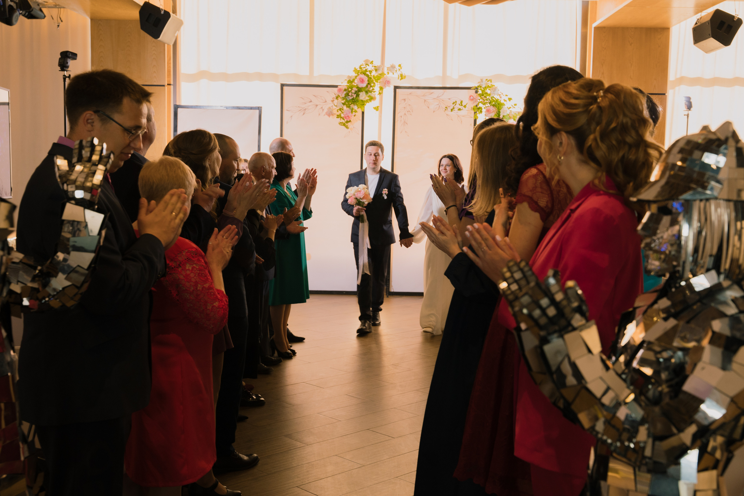 Свадебная фотосессия на берегу реки в Архангельске