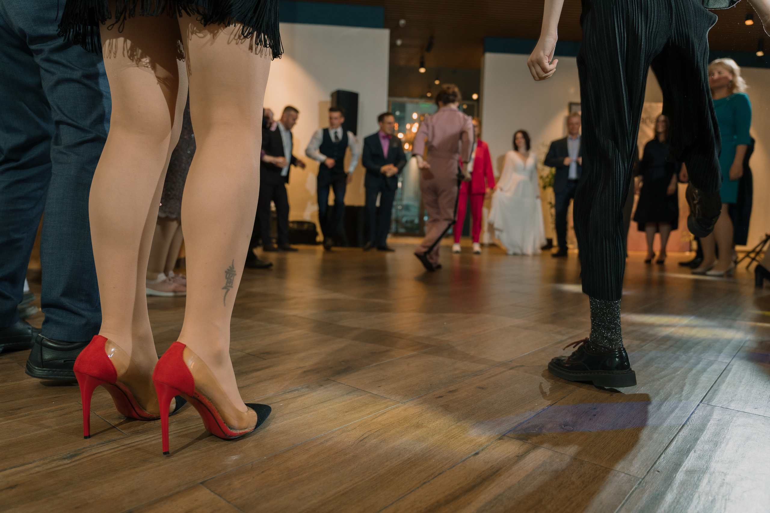 Свадебная фотосессия на берегу реки в Архангельске