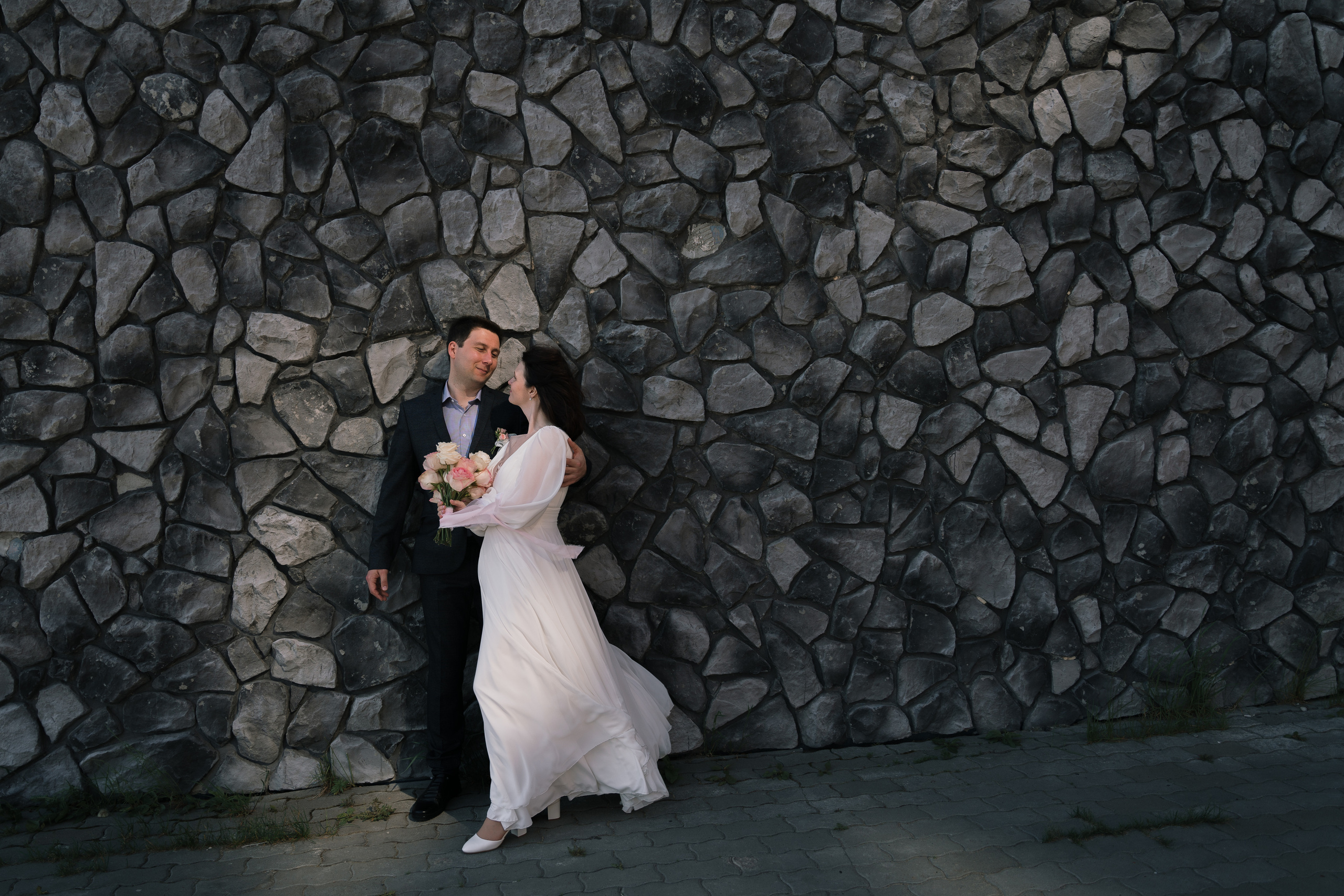 Свадебная фотосессия на берегу реки в Архангельске