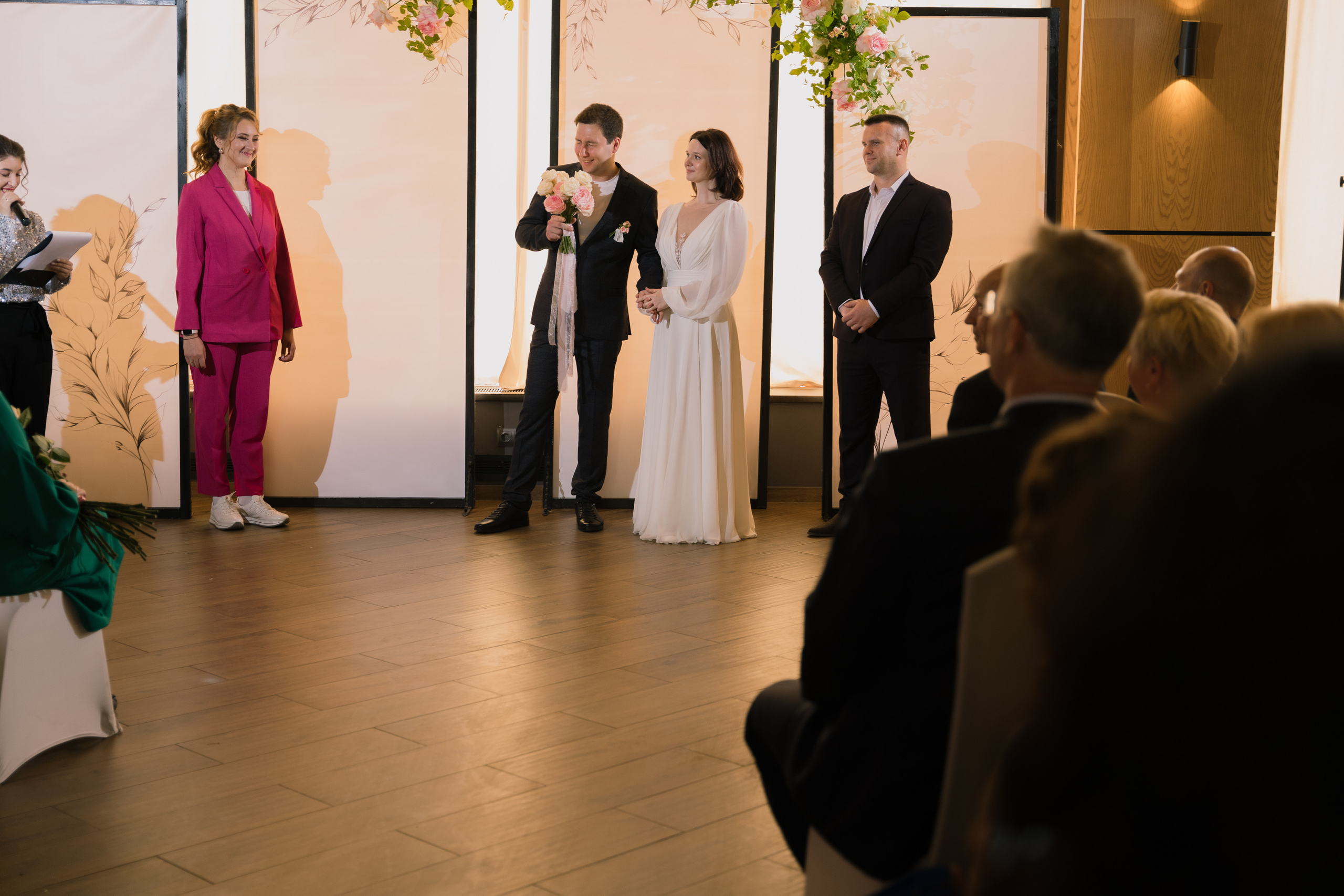 Свадебная фотосессия на берегу реки в Архангельске